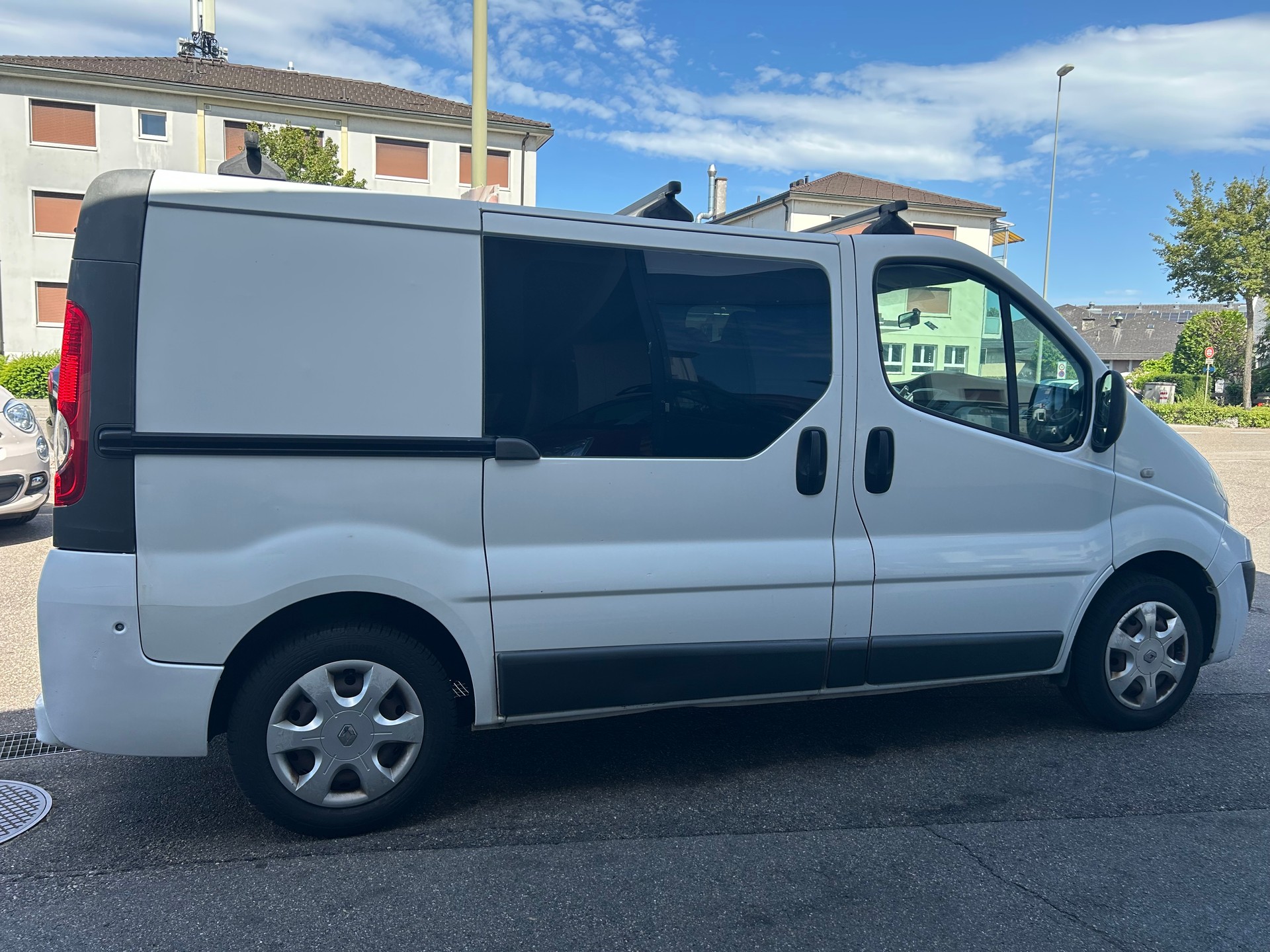 RENAULT Trafic 2.0 dCi 90 2.7t L1H1-image-7
