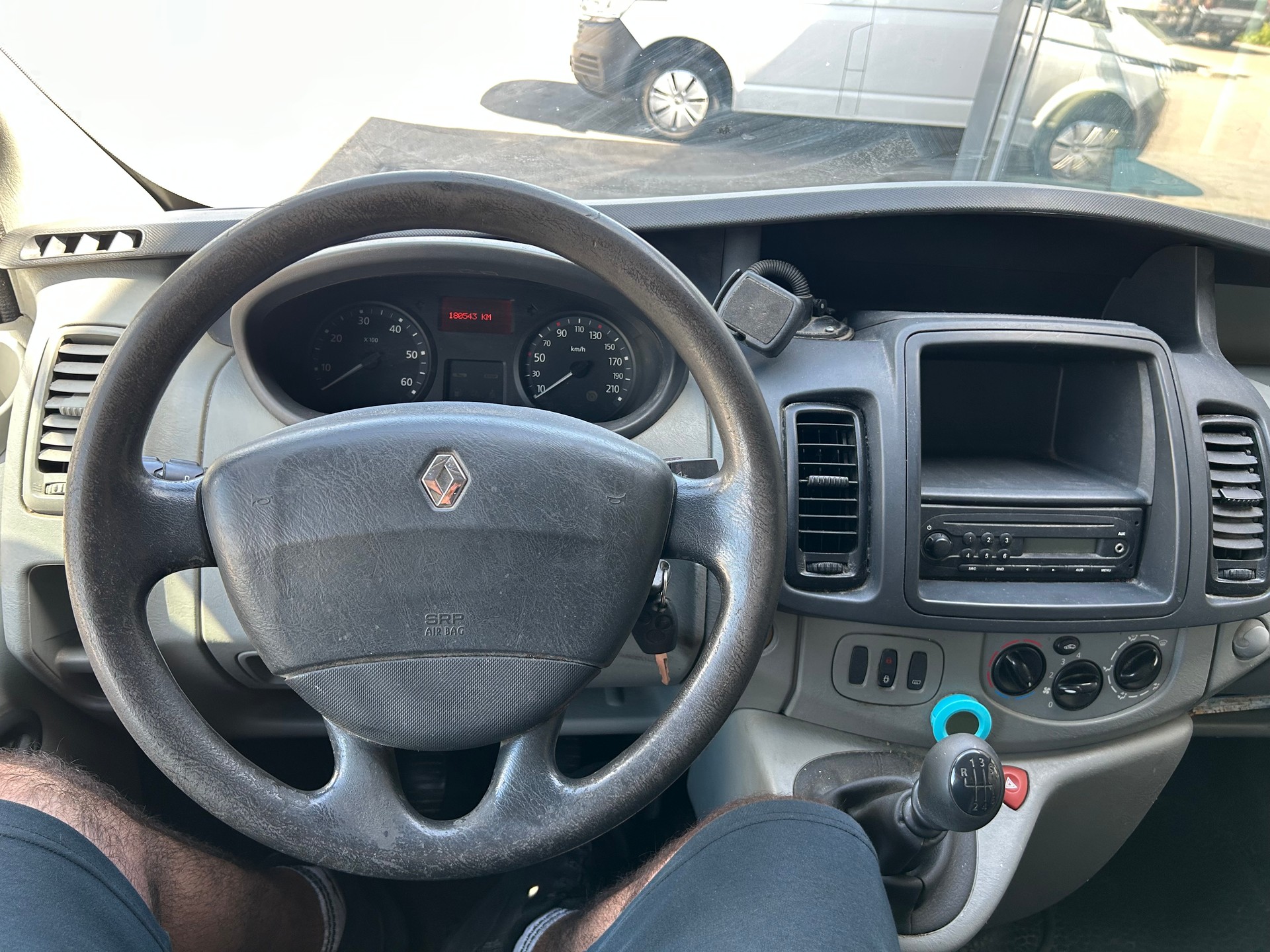 RENAULT Trafic 2.0 dCi 90 2.7t L1H1-image-11