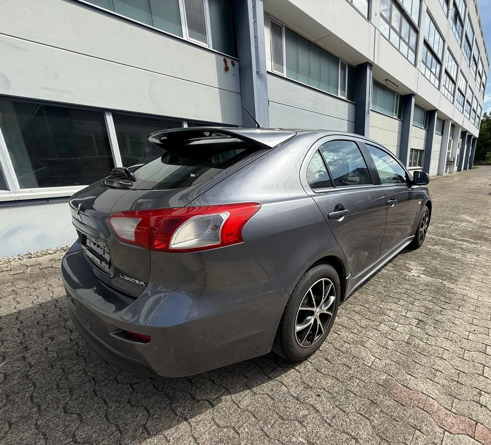 MITSUBISHI Lancer Sportback 1.8 Instyle CVT-image-2