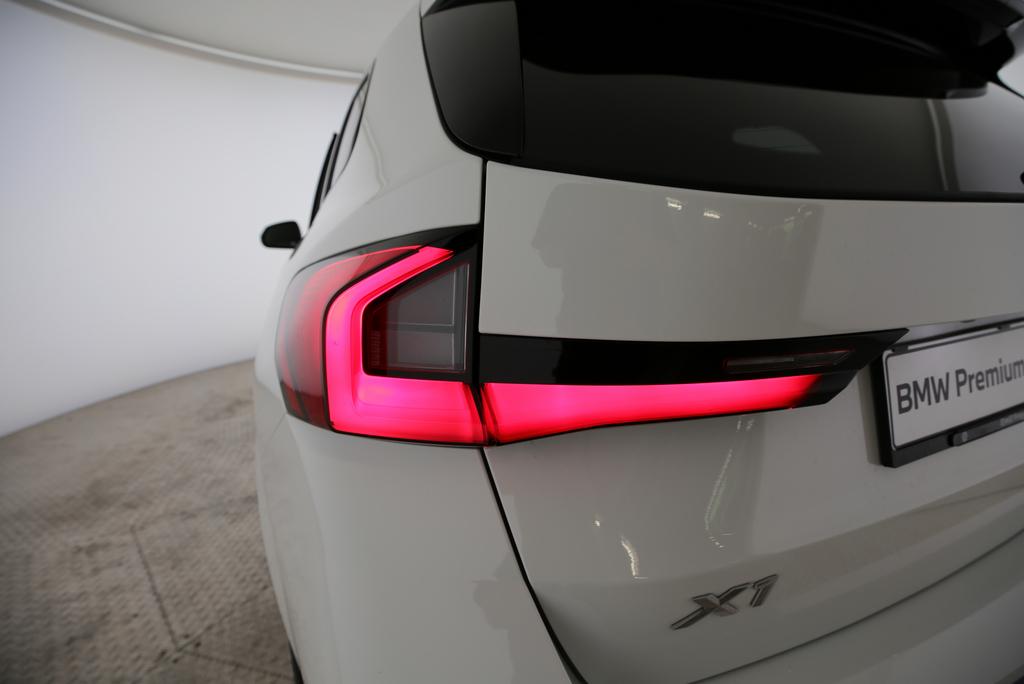 BMW X1 30e xDrive paddles-image-16
