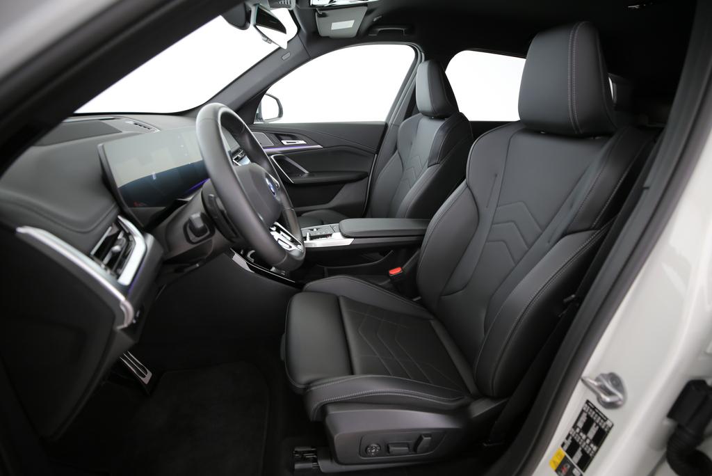 BMW X1 30e xDrive paddles-image-2