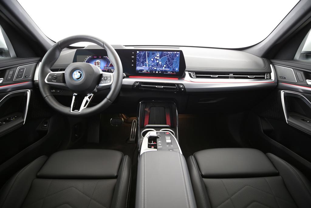 BMW X1 30e xDrive paddles-image-4