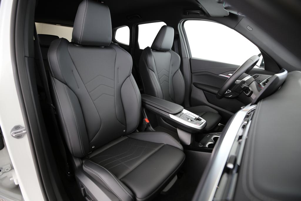 BMW X1 30e xDrive paddles-image-12