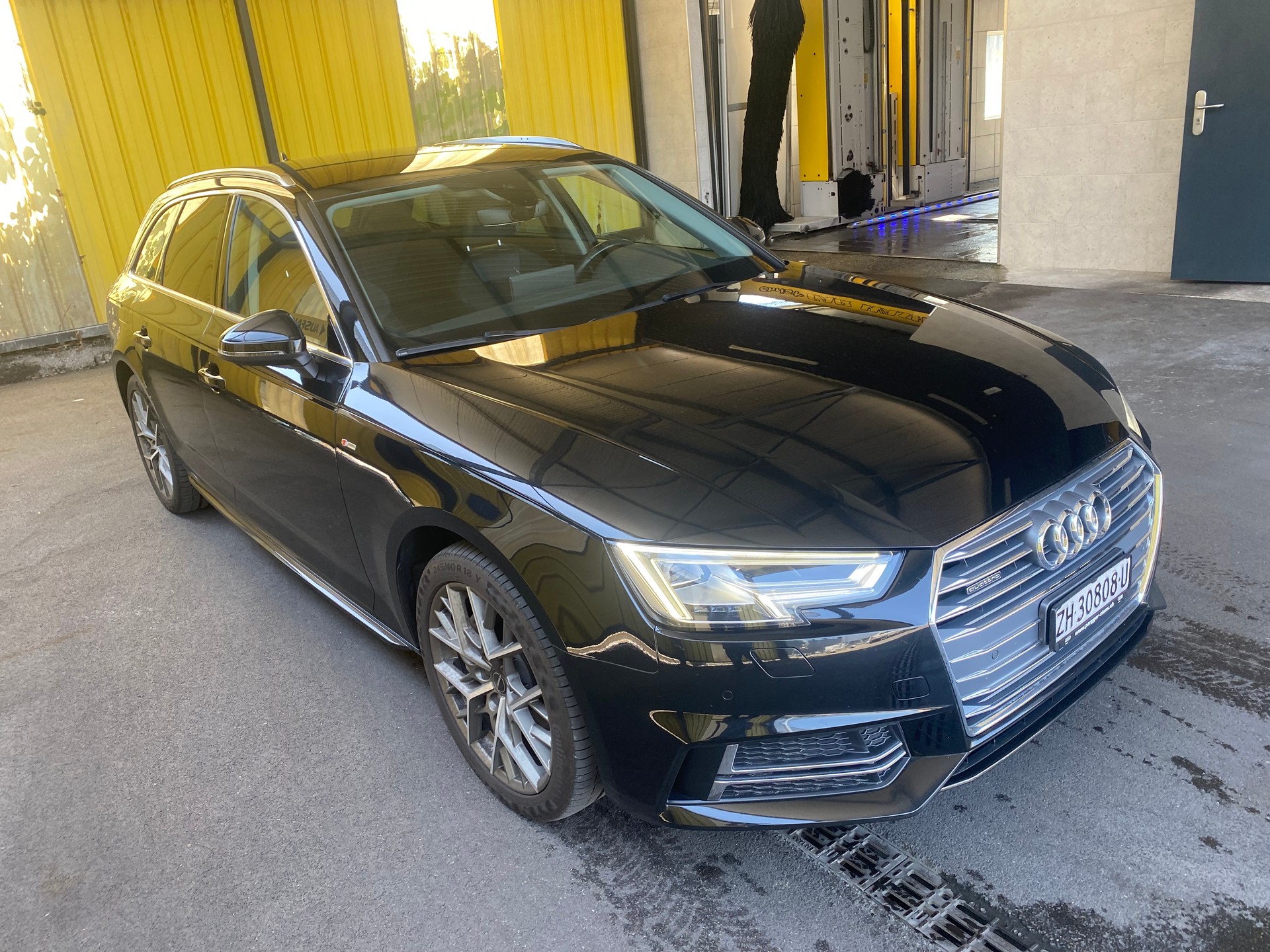 AUDI A4 Avant 2.0 TDI Design quattro S-tronic-image-1