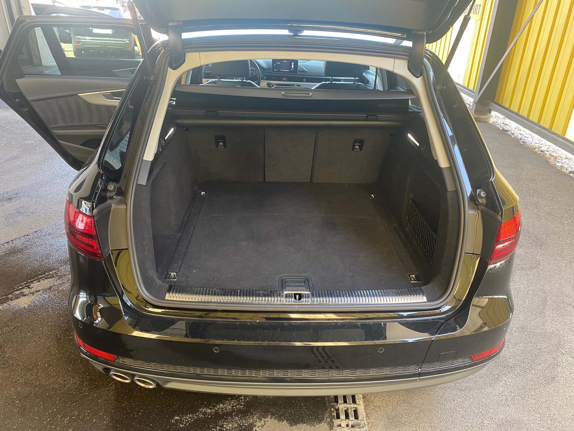 AUDI A4 Avant 2.0 TDI Design quattro S-tronic-image-11