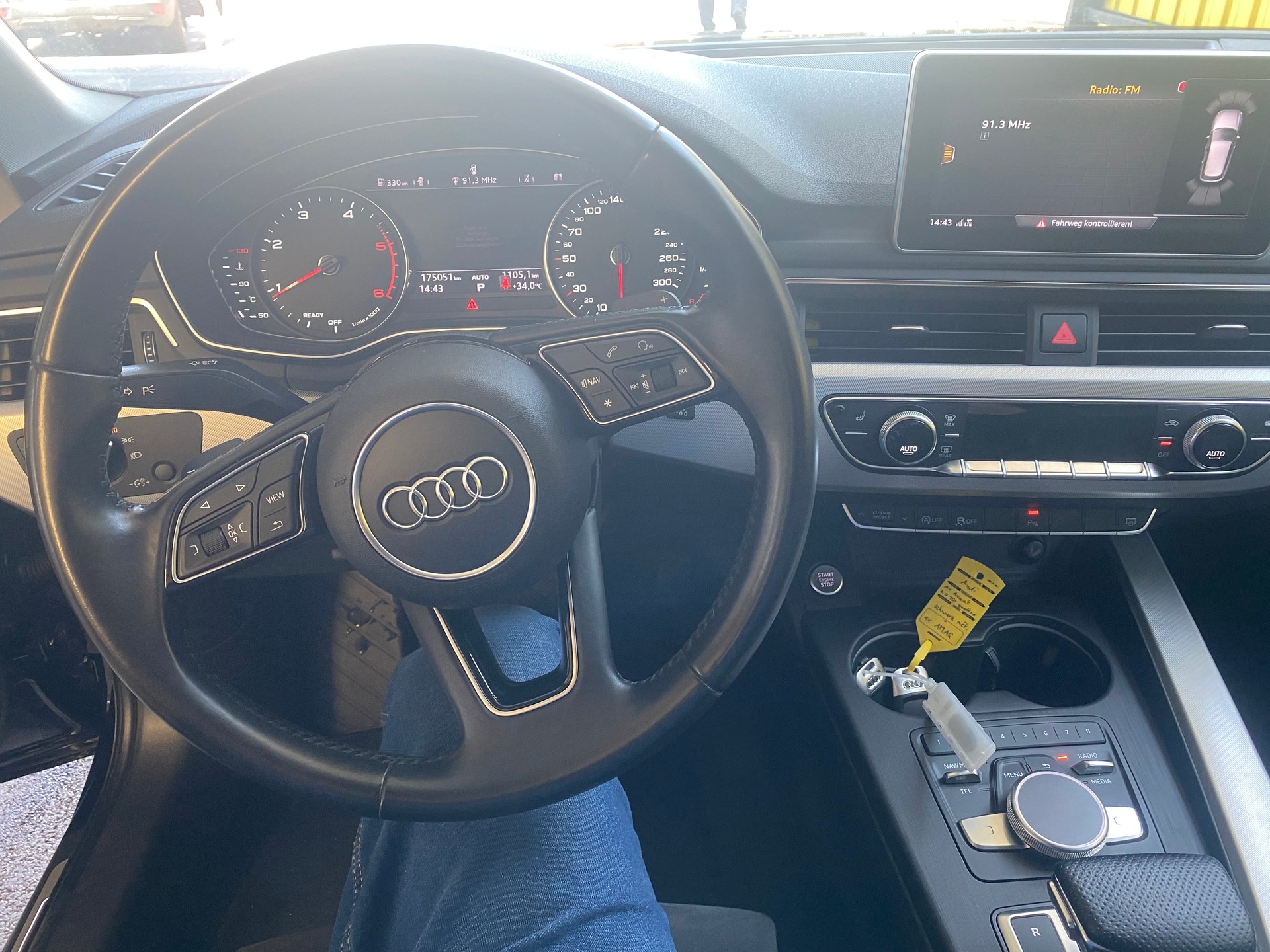 AUDI A4 Avant 2.0 TDI Design quattro S-tronic-image-8