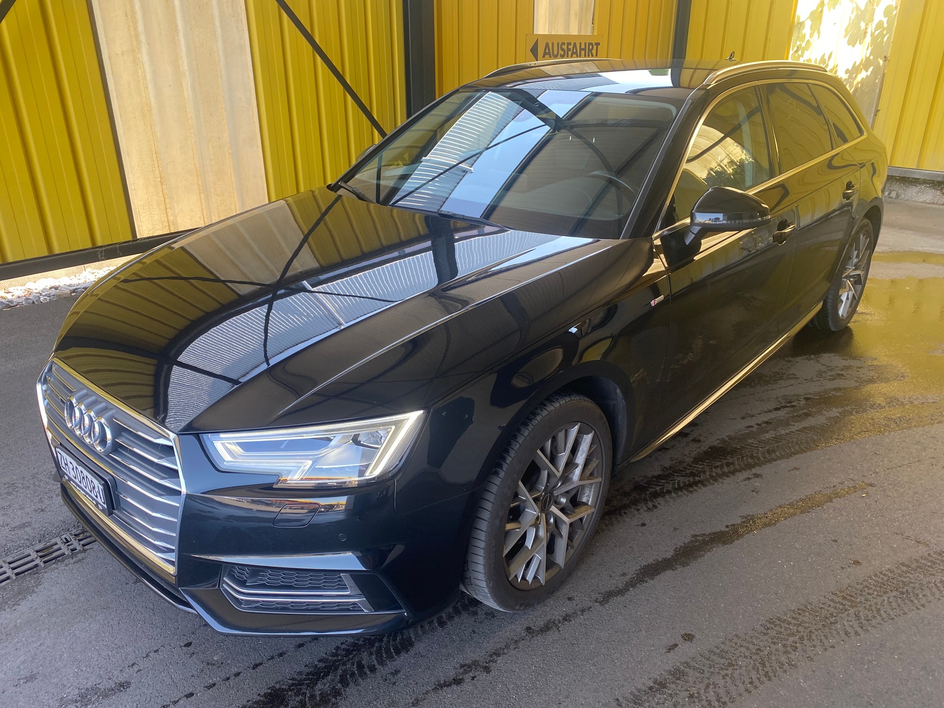 AUDI A4 Avant 2.0 TDI Design quattro S-tronic-image-2