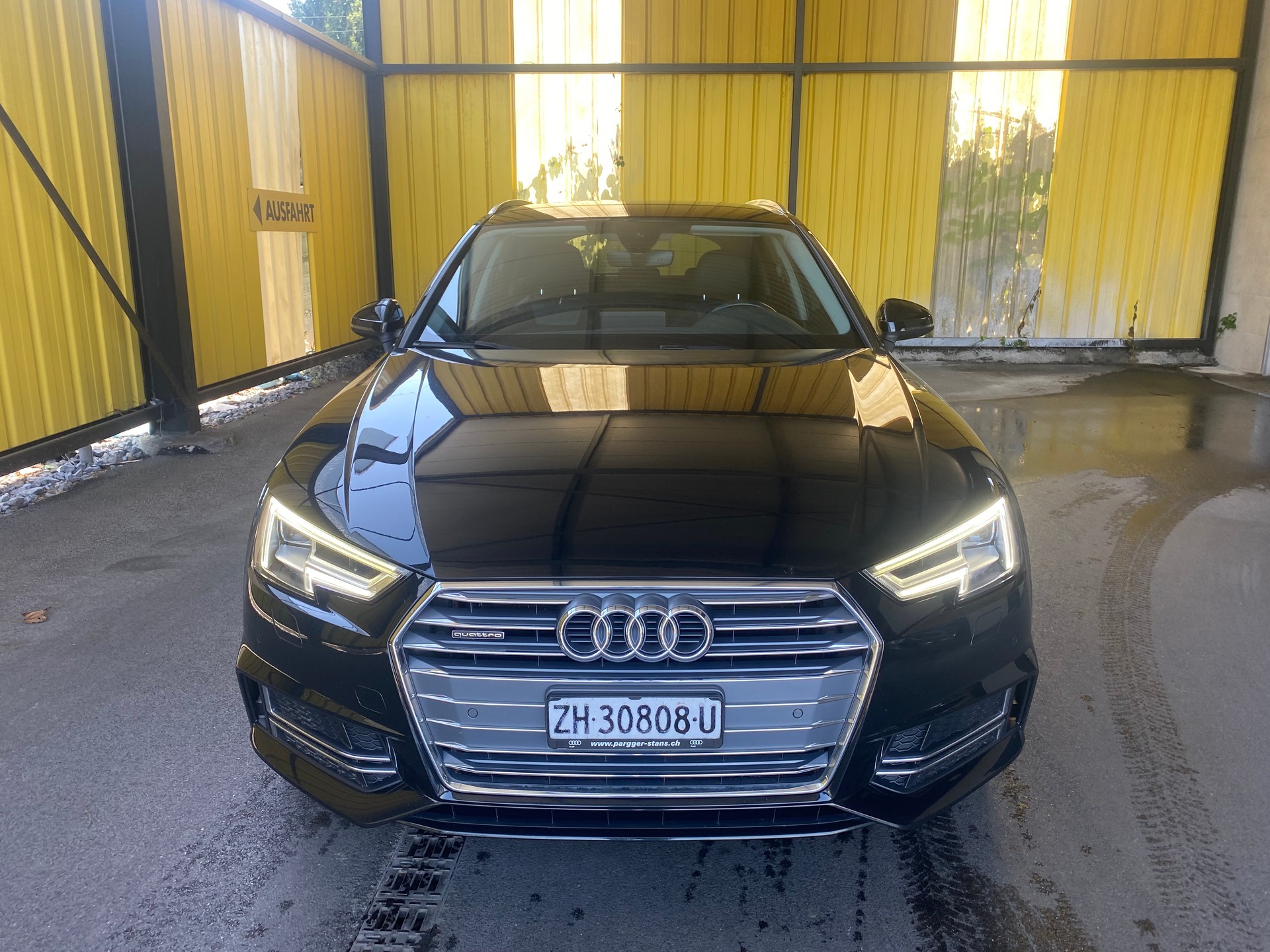AUDI A4 Avant 2.0 TDI Design quattro S-tronic-image-0