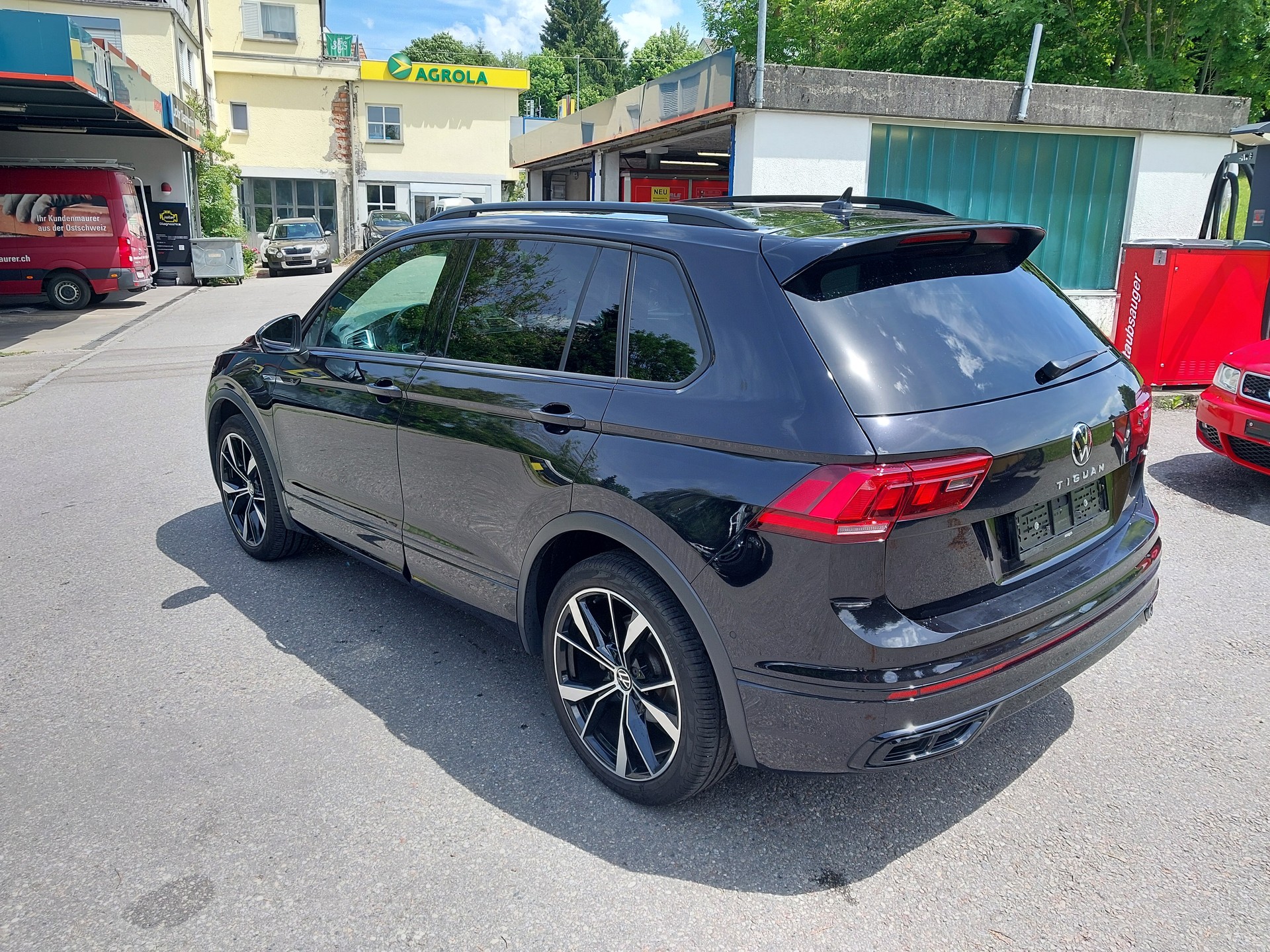 VW Tiguan 2.0TSI R-Line 4Motion DSG-image-2