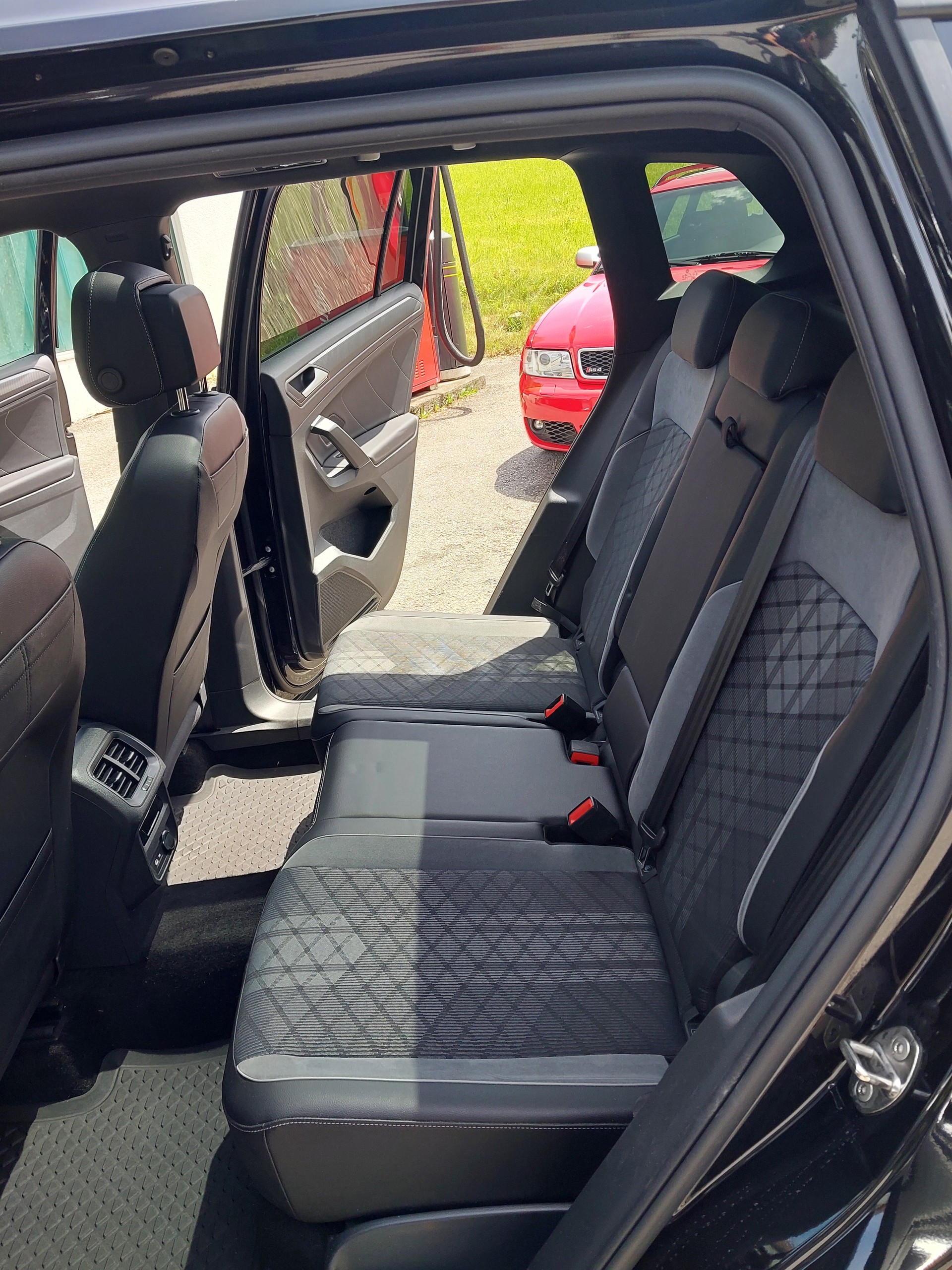 VW Tiguan 2.0TSI R-Line 4Motion DSG-image-7