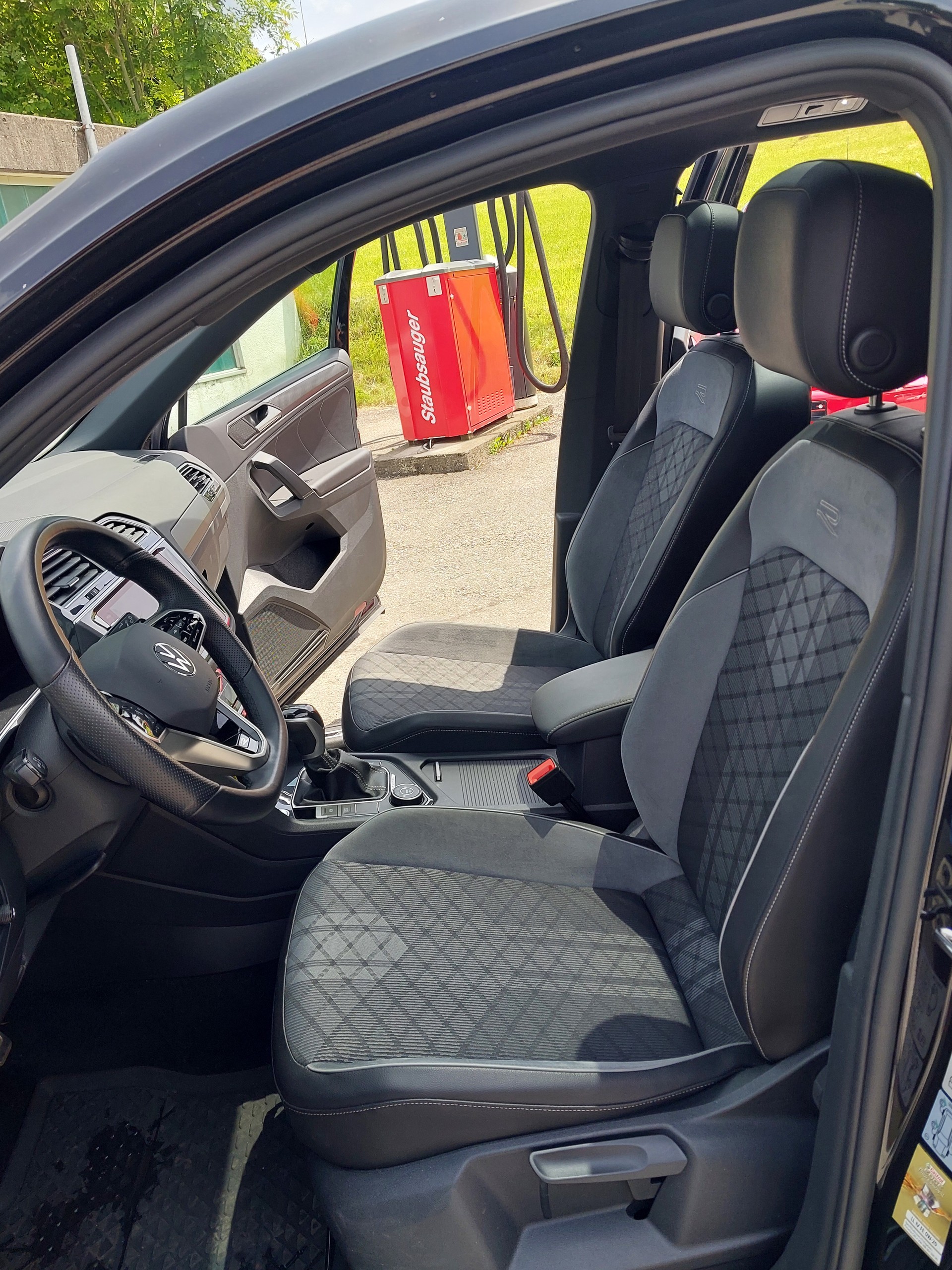 VW Tiguan 2.0TSI R-Line 4Motion DSG-image-6