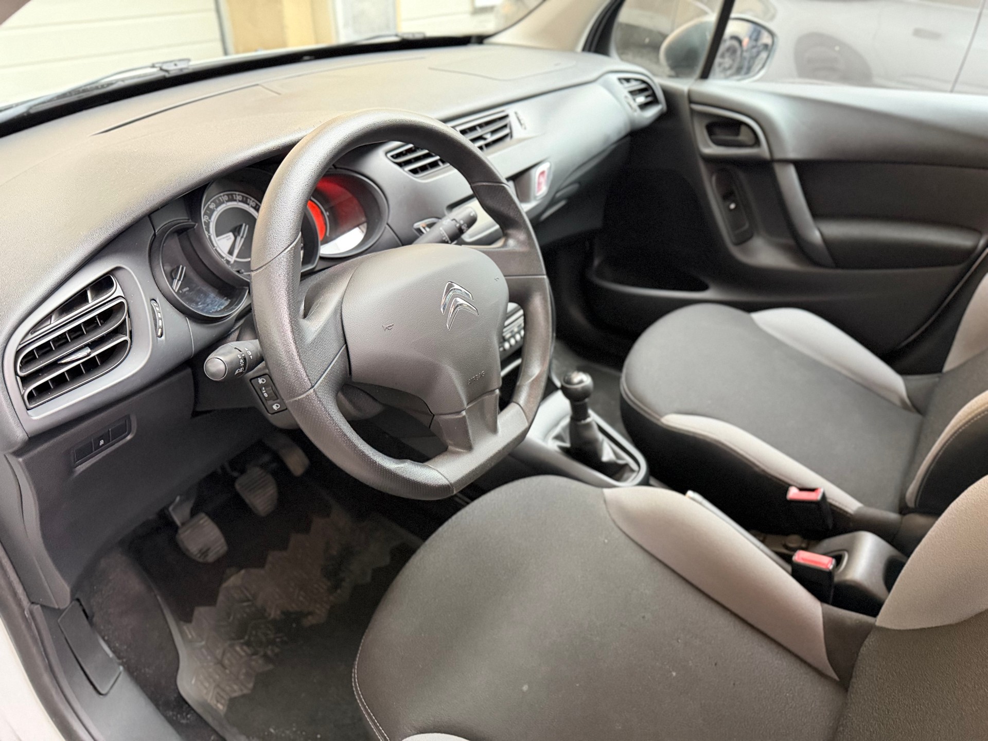 CITROEN C3 1.0i Attraction-image-4