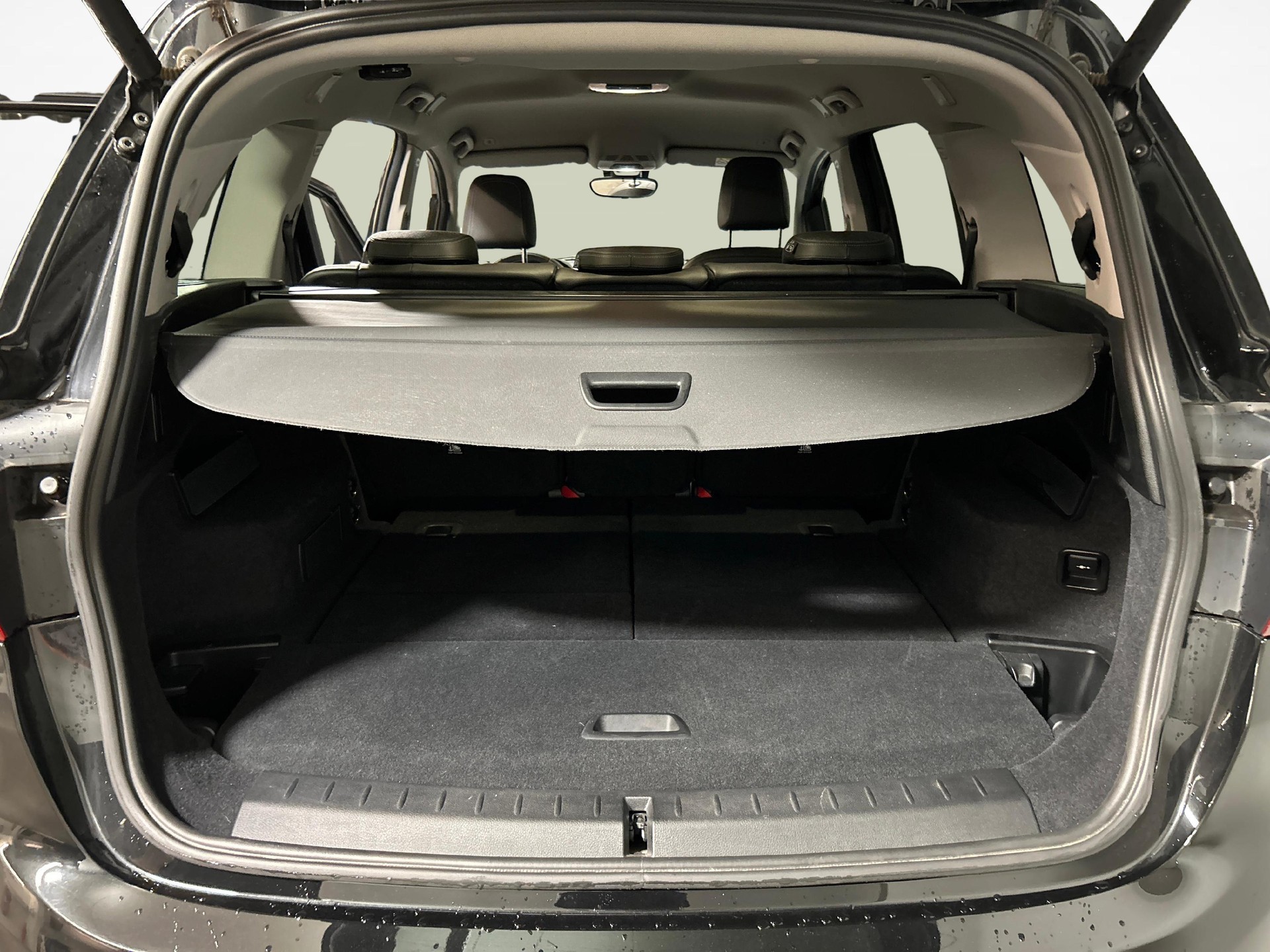 BMW 218d xDrive Gran Tourer-image-12