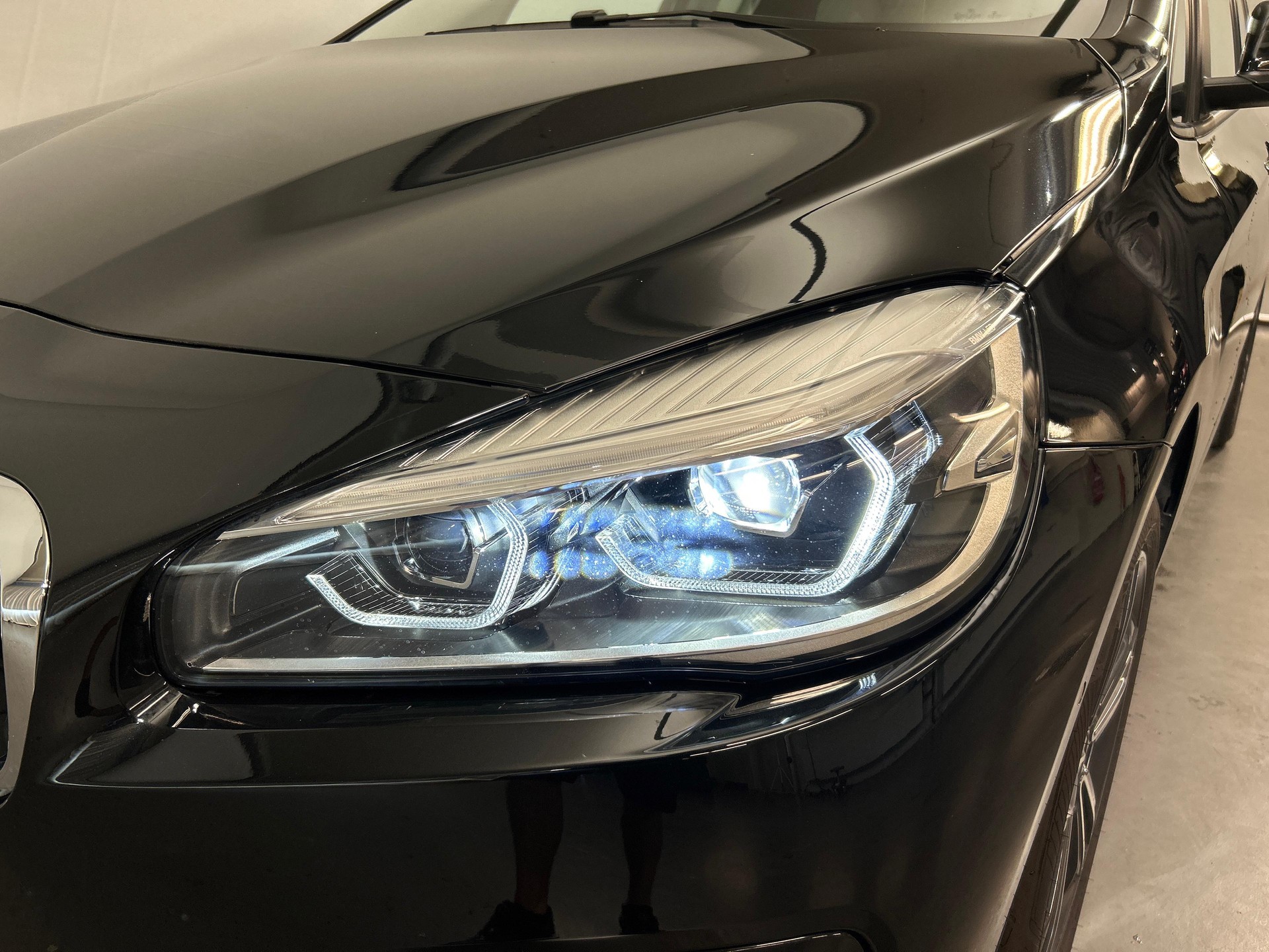 BMW 218d xDrive Gran Tourer-image-15