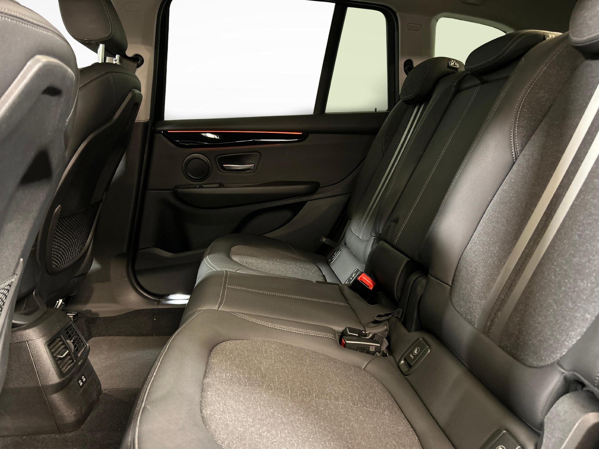 BMW 218d xDrive Gran Tourer-image-3