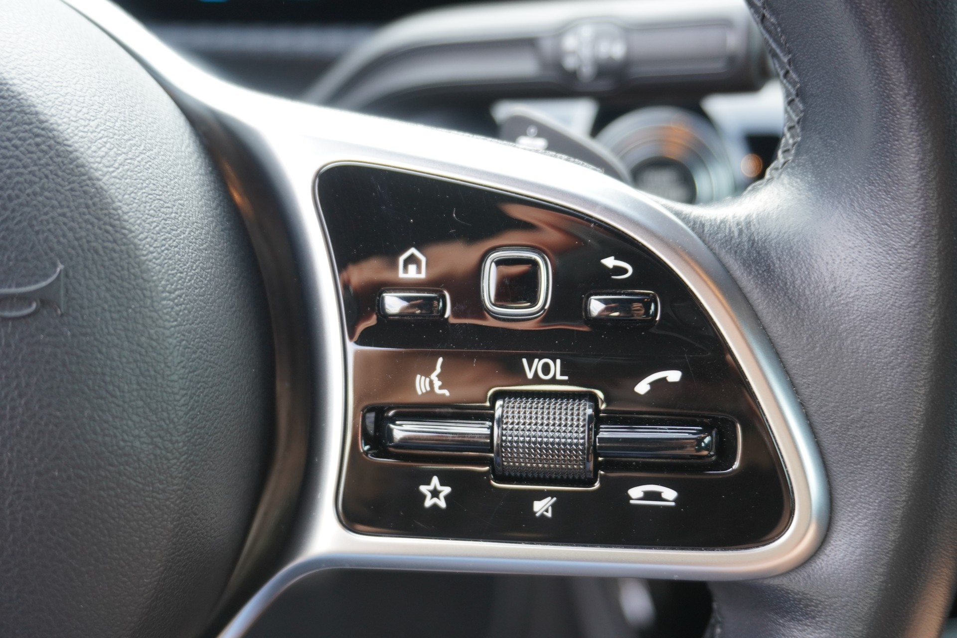MERCEDES-BENZ A 180 Style 7G-DCT-image-27