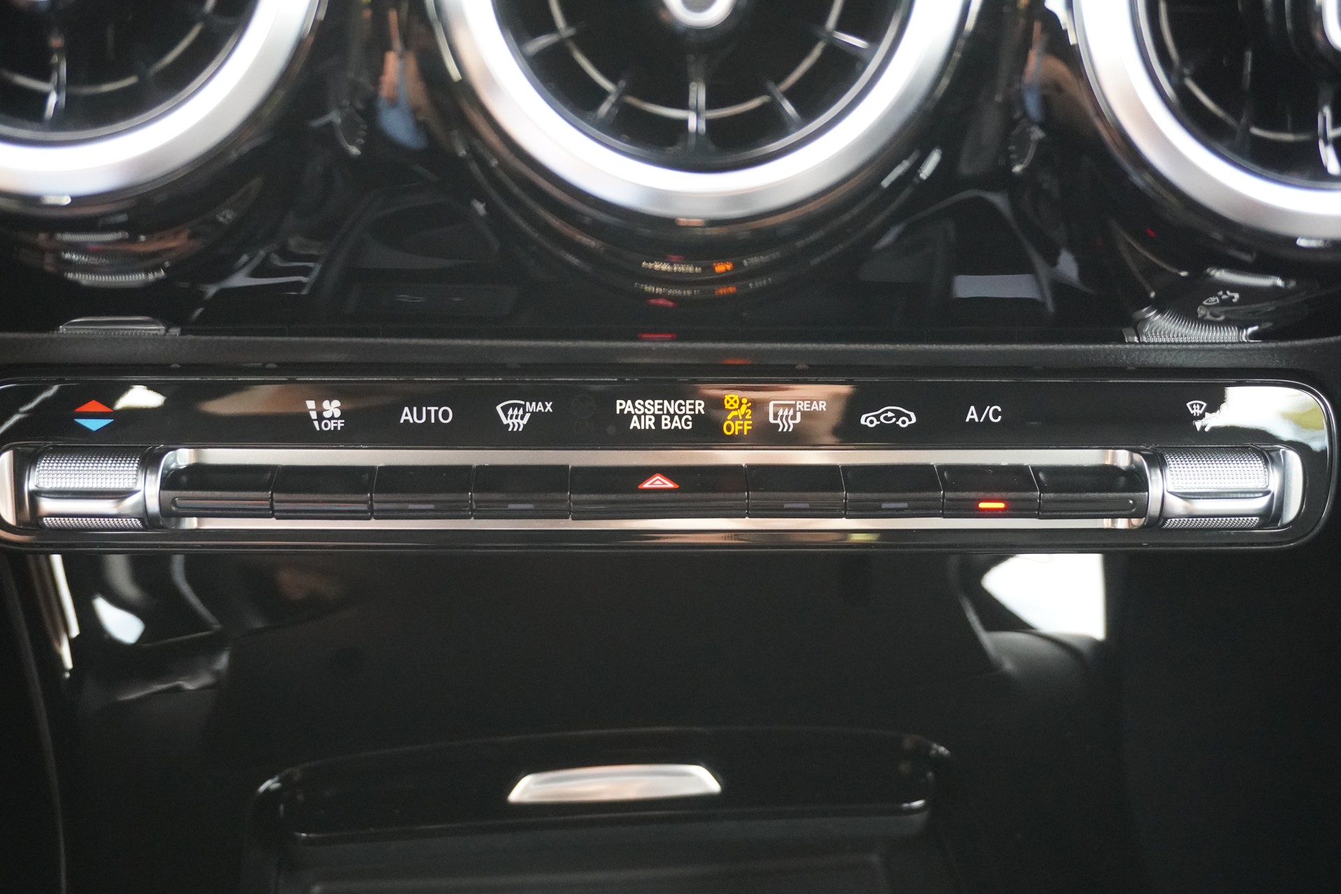 MERCEDES-BENZ A 180 Style 7G-DCT-image-17