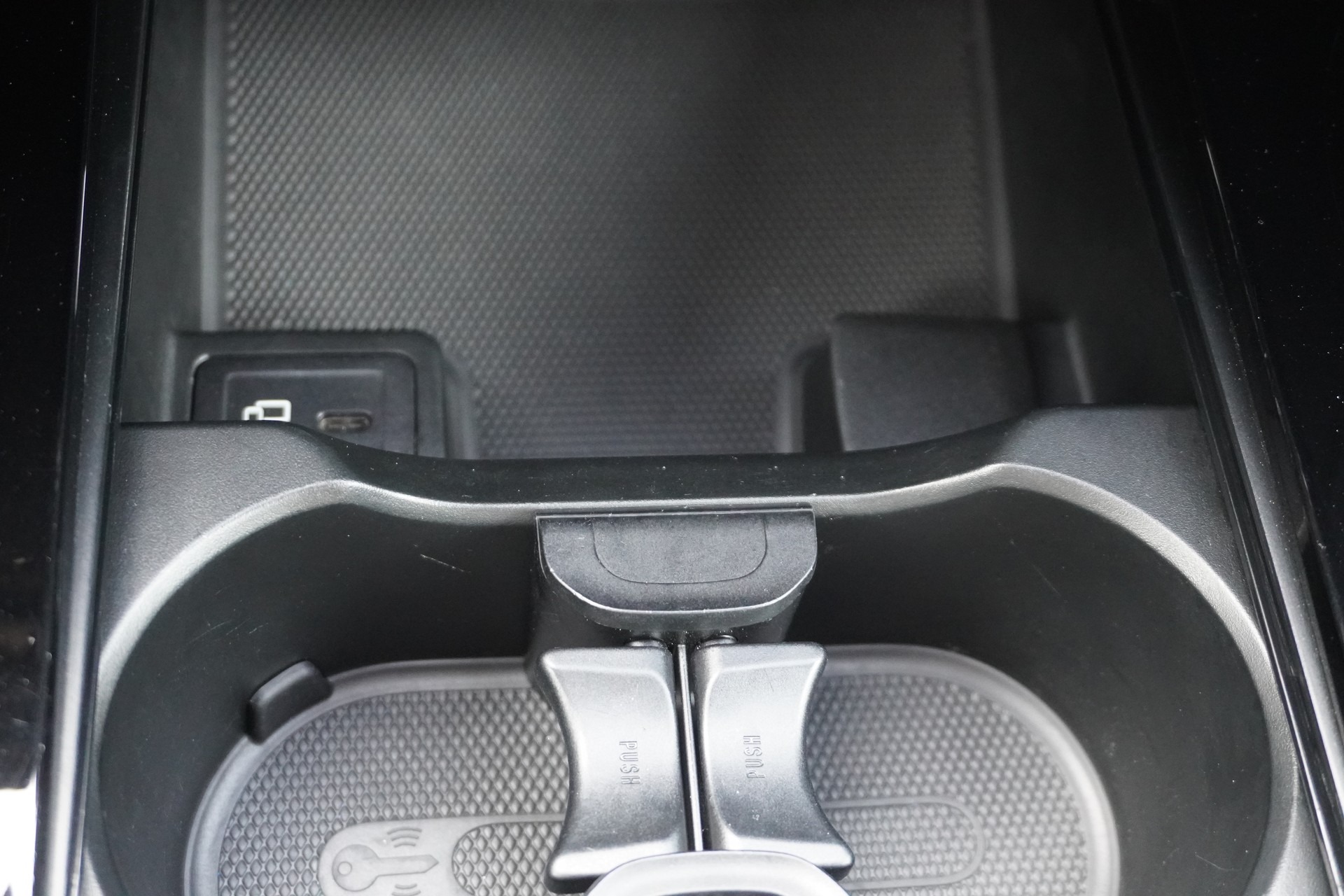 MERCEDES-BENZ A 180 Style 7G-DCT-image-16