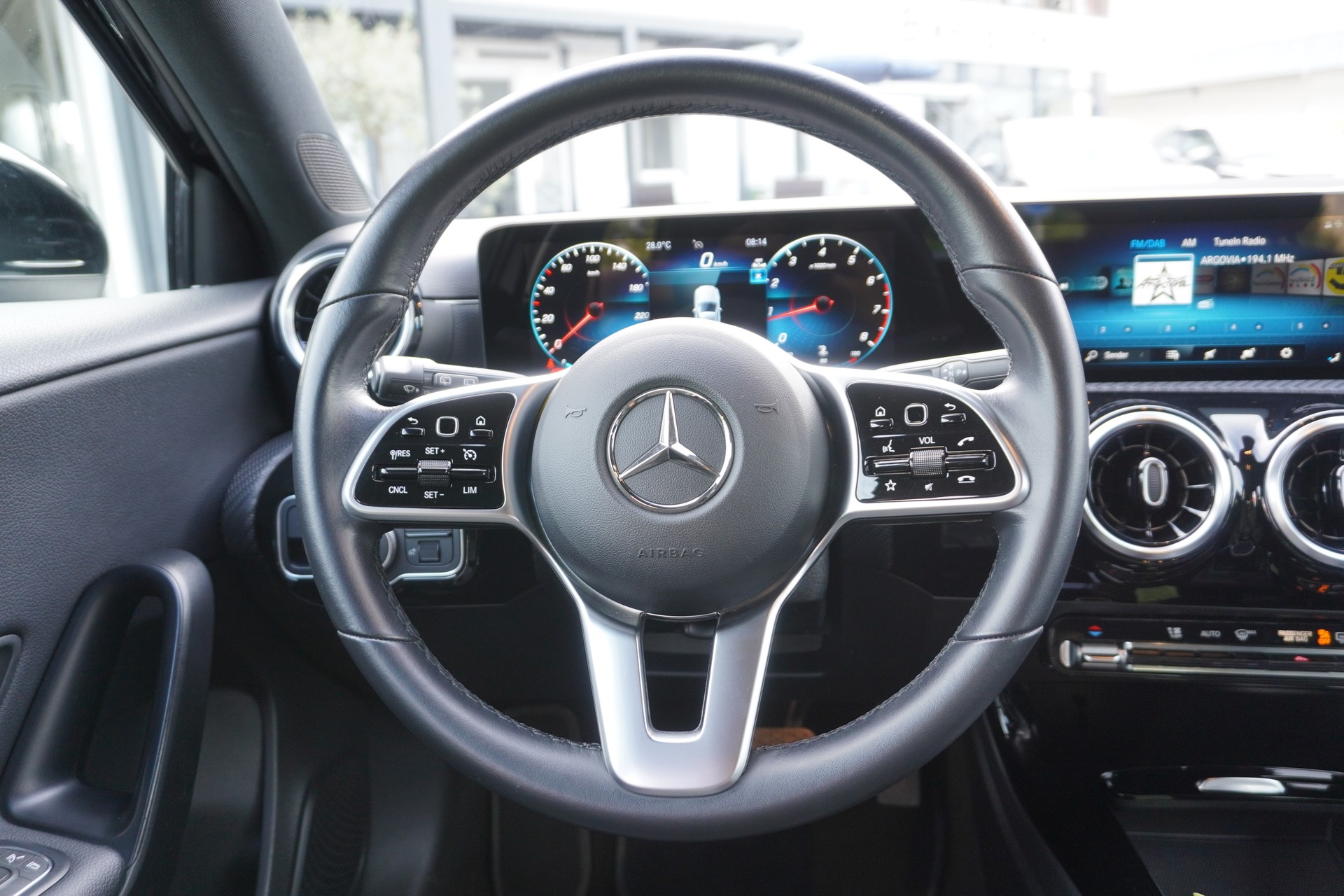 MERCEDES-BENZ A 180 Style 7G-DCT-image-13