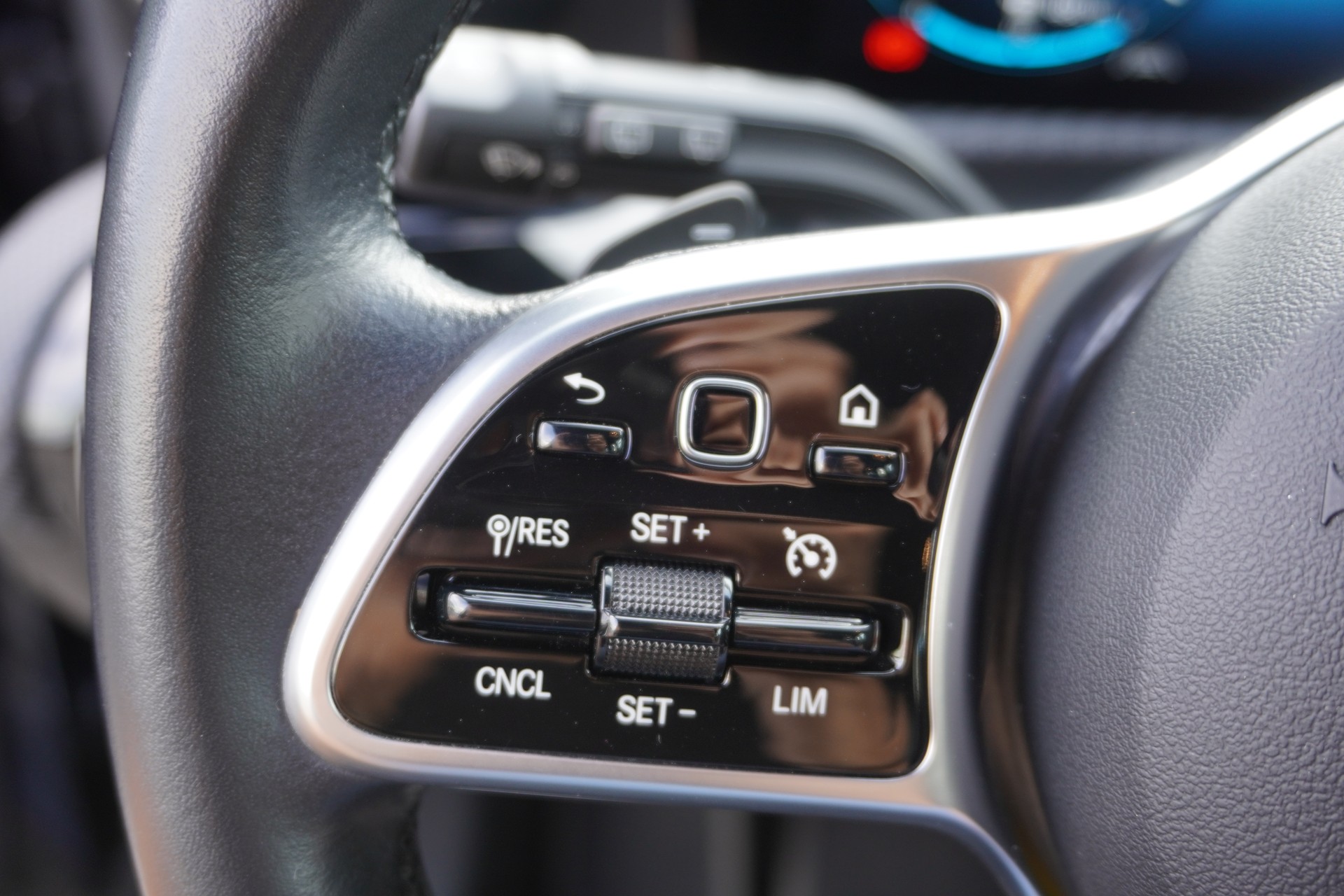 MERCEDES-BENZ A 180 Style 7G-DCT-image-28