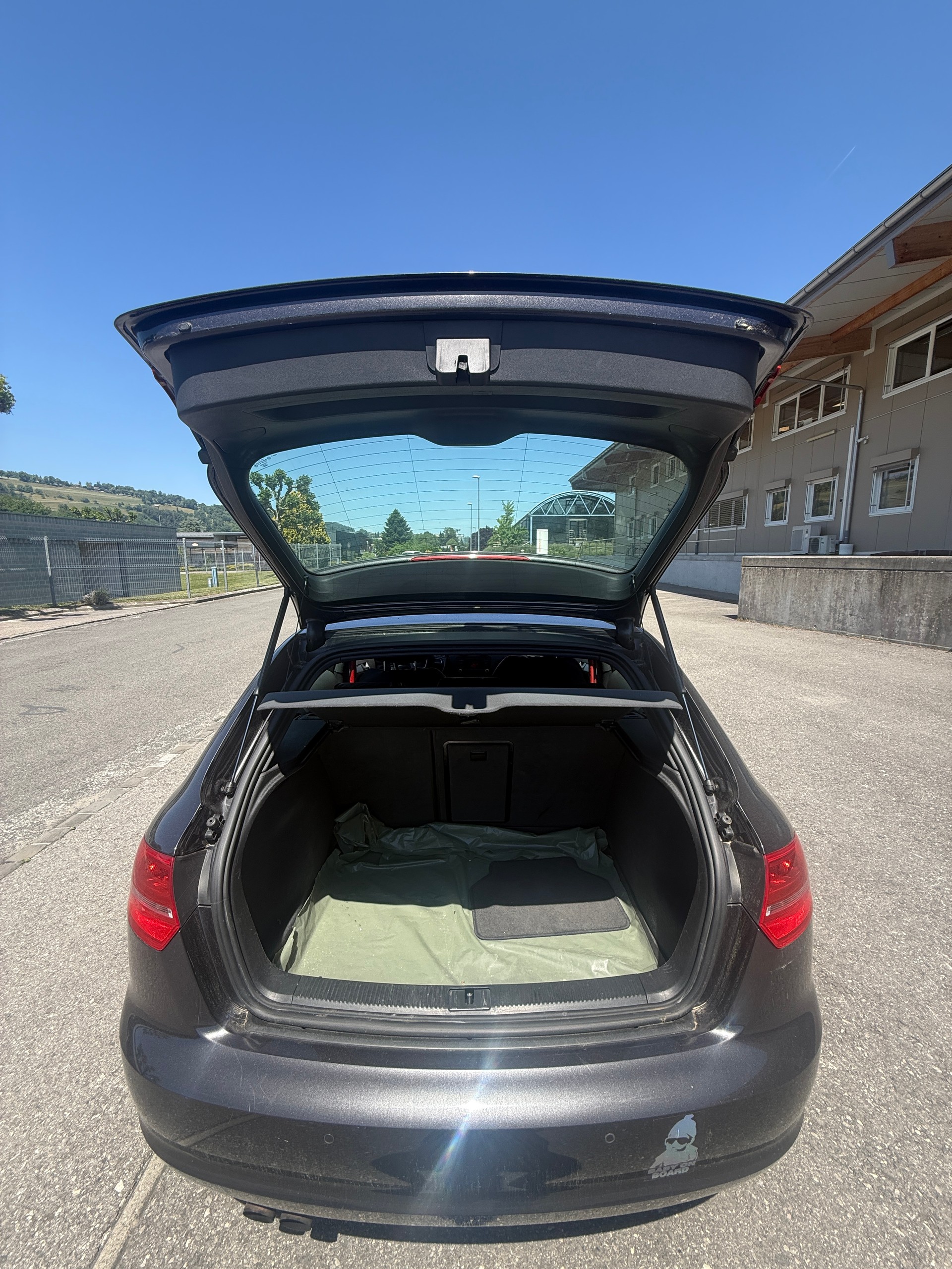 AUDI A3 Sportback 1.8 TFSI Attraction-image-4