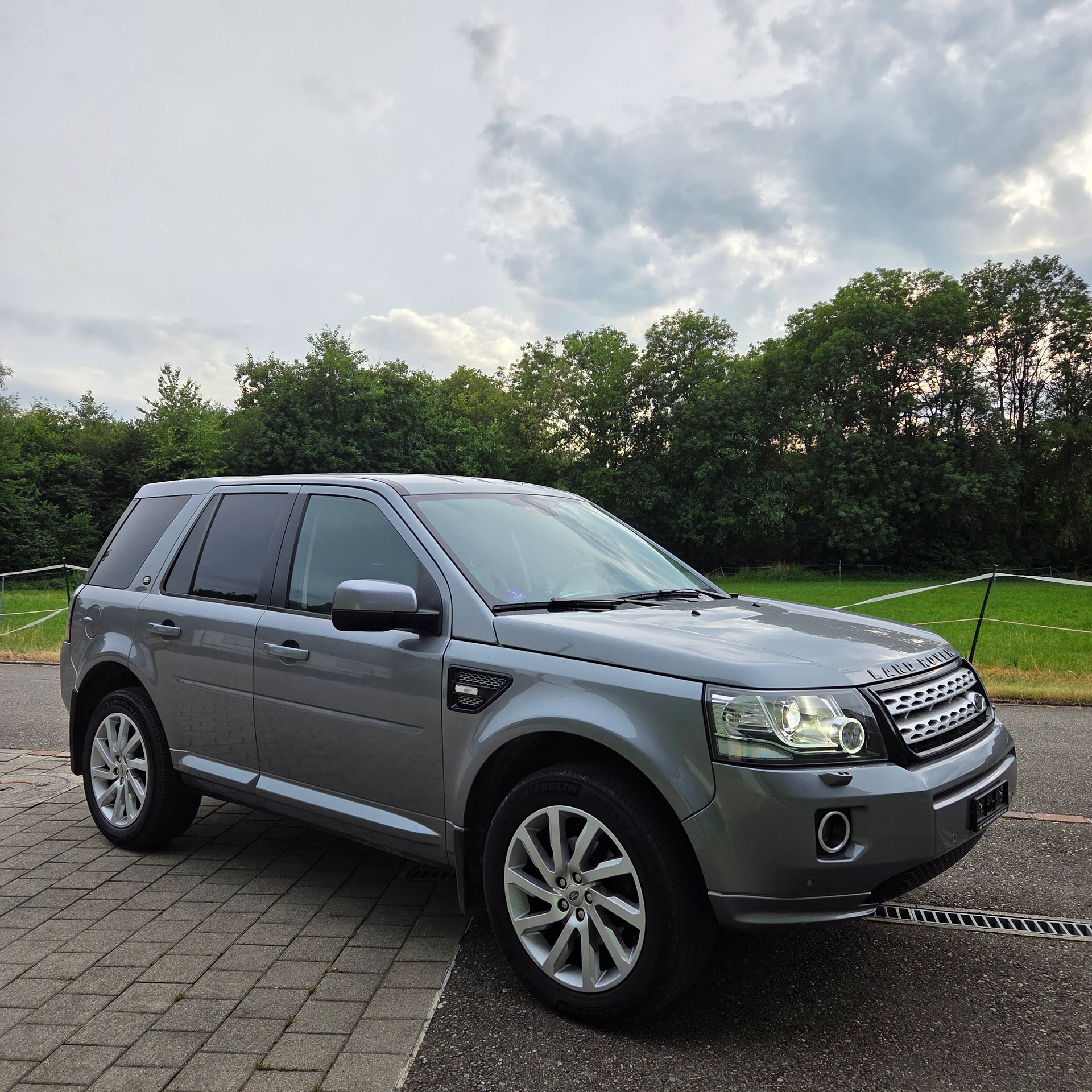 LAND ROVER Freelander 2.0 HSE Automatic-image-3
