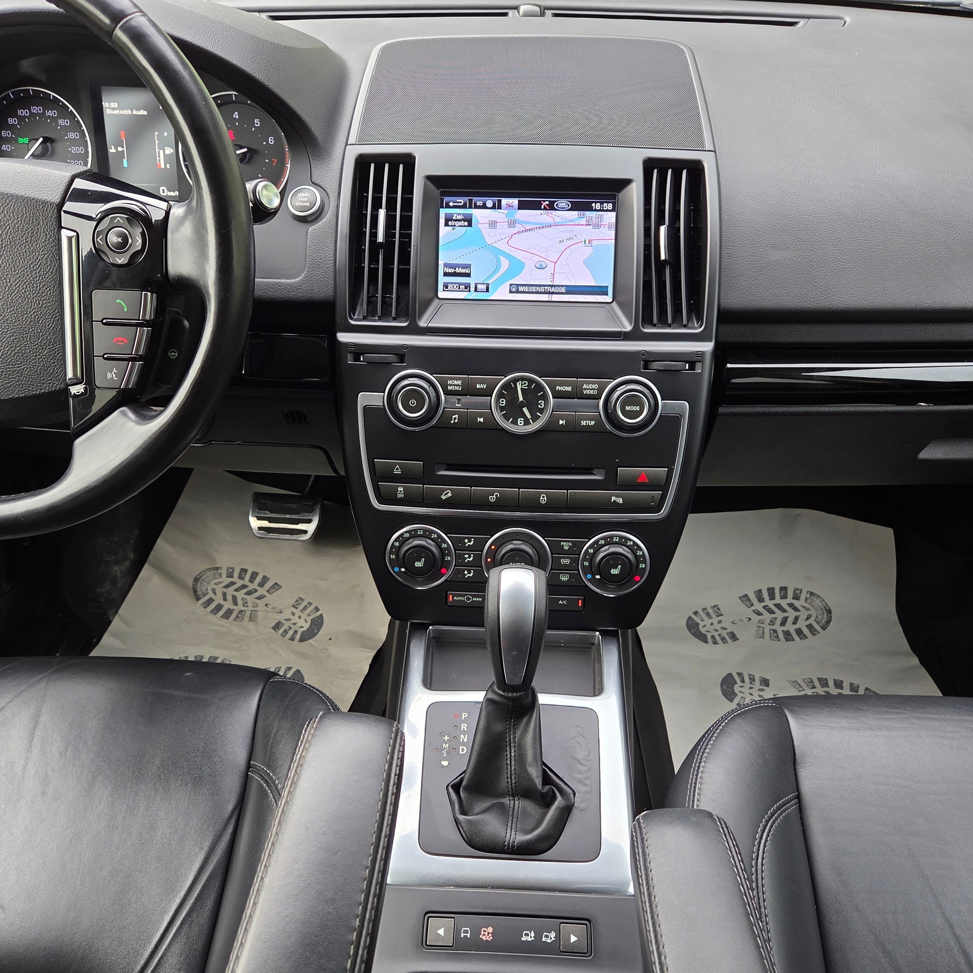 LAND ROVER Freelander 2.0 HSE Automatic-image-12