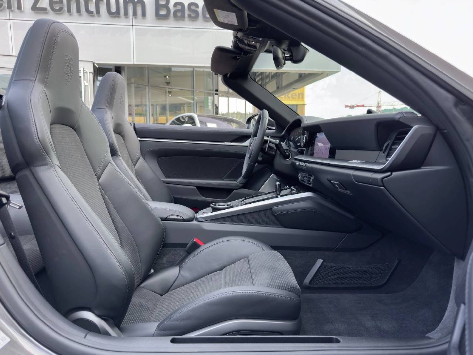 PORSCHE 911 Turbo S Cabriolet-image-28