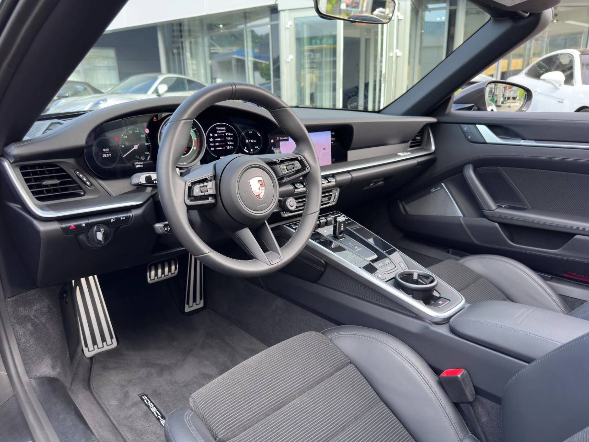 PORSCHE 911 Turbo S Cabriolet-image-3