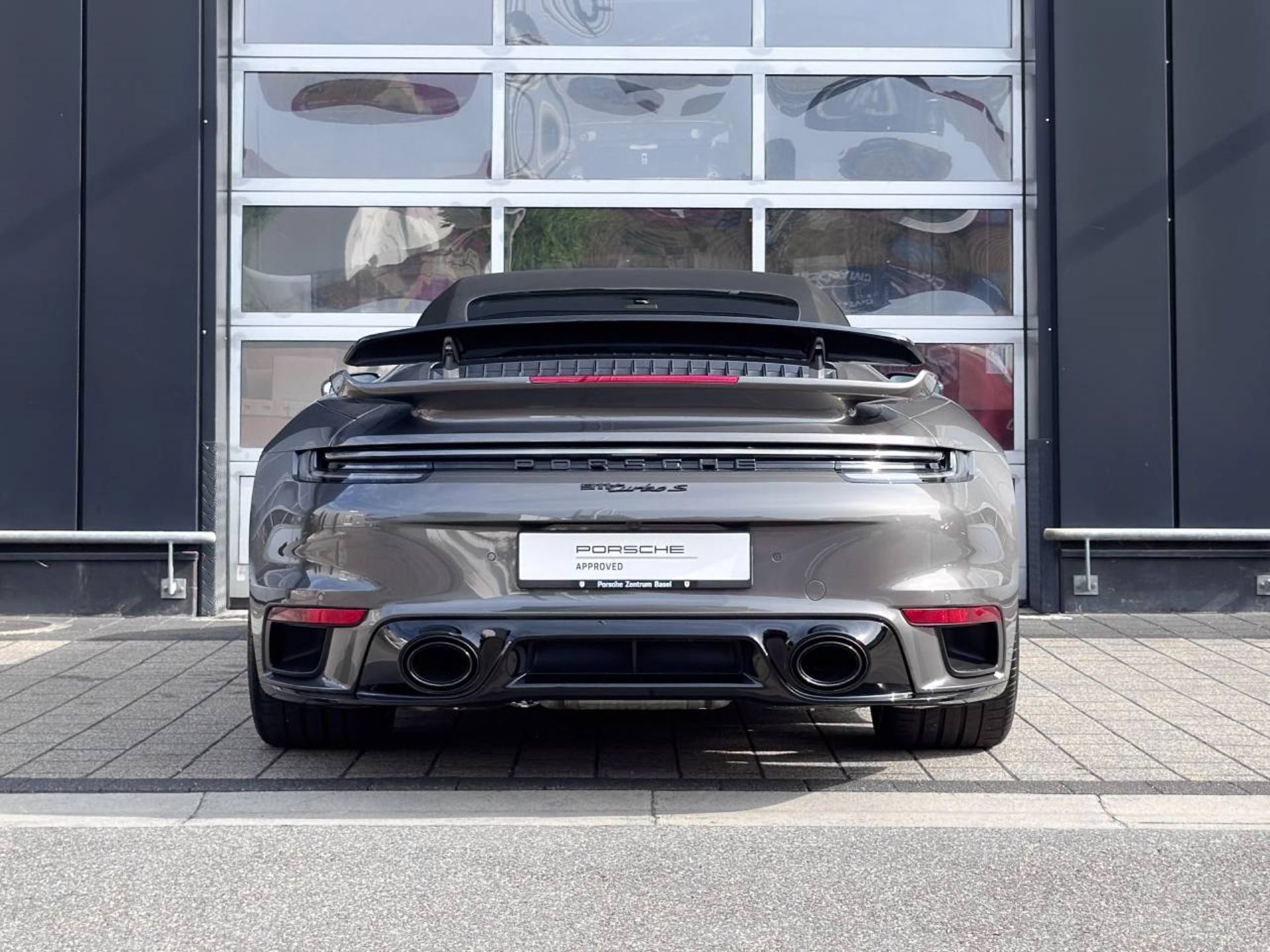 PORSCHE 911 Turbo S Cabriolet-image-11