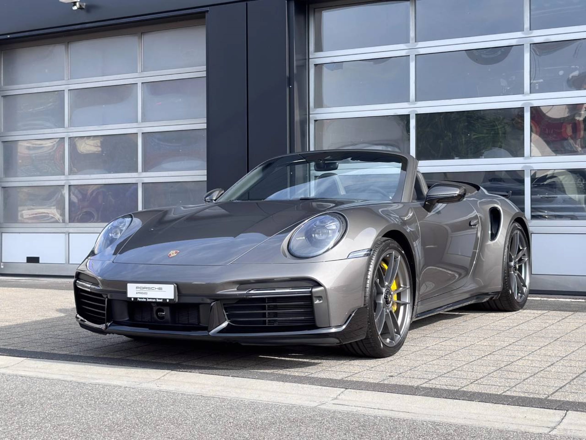 PORSCHE 911 Turbo S Cabriolet-image-15