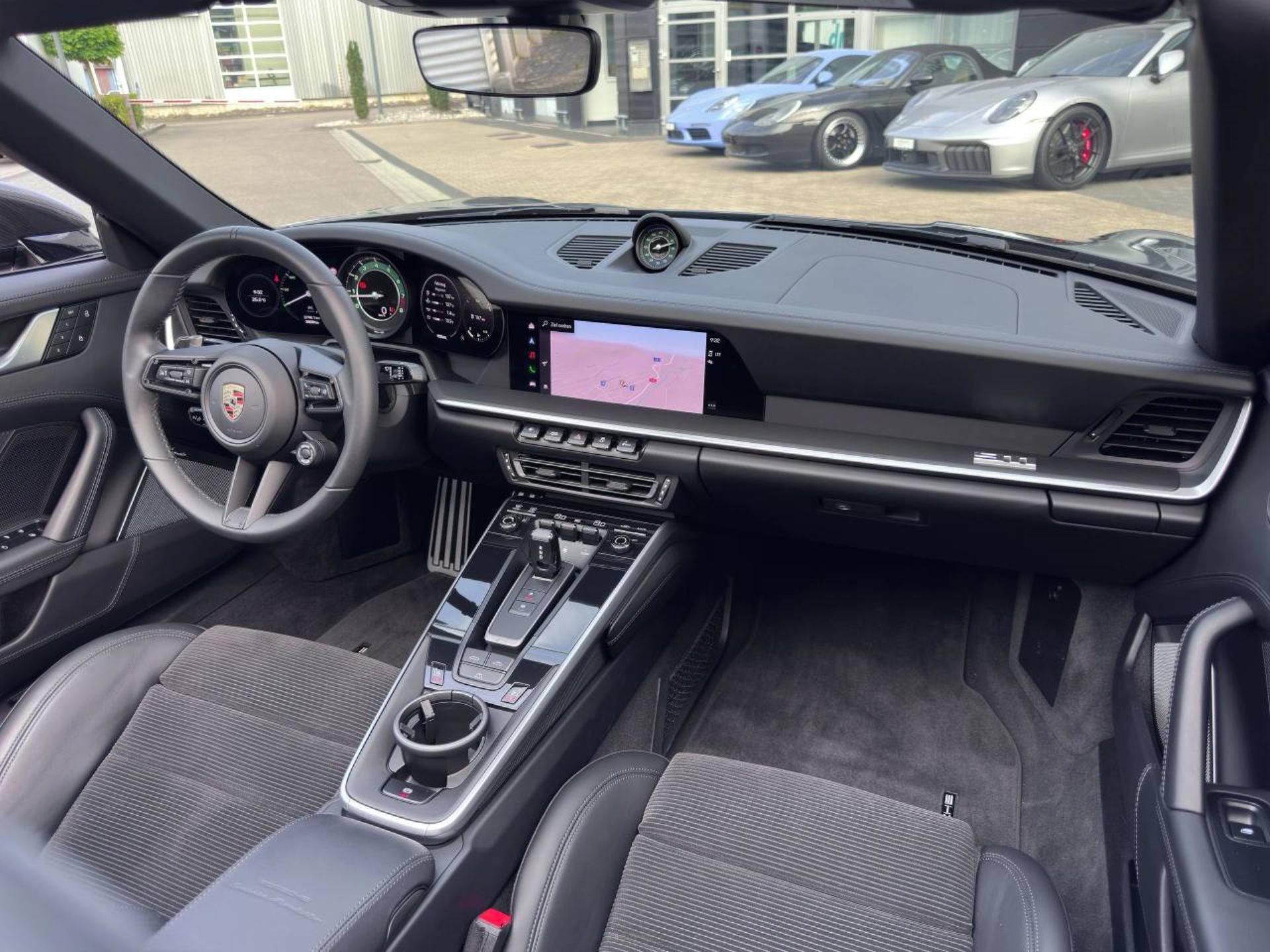 PORSCHE 911 Turbo S Cabriolet-image-24