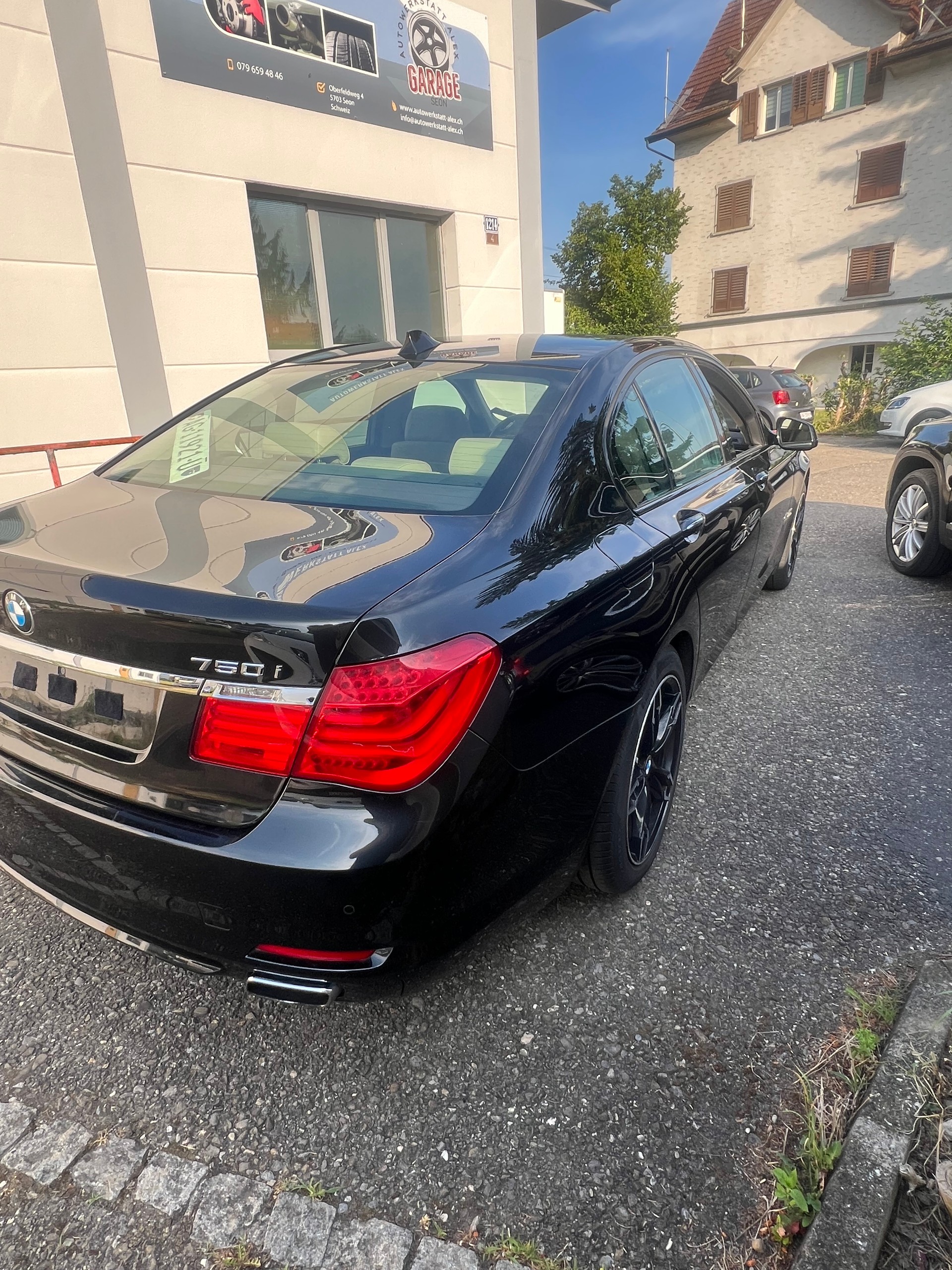 BMW 750i xDrive-image-4