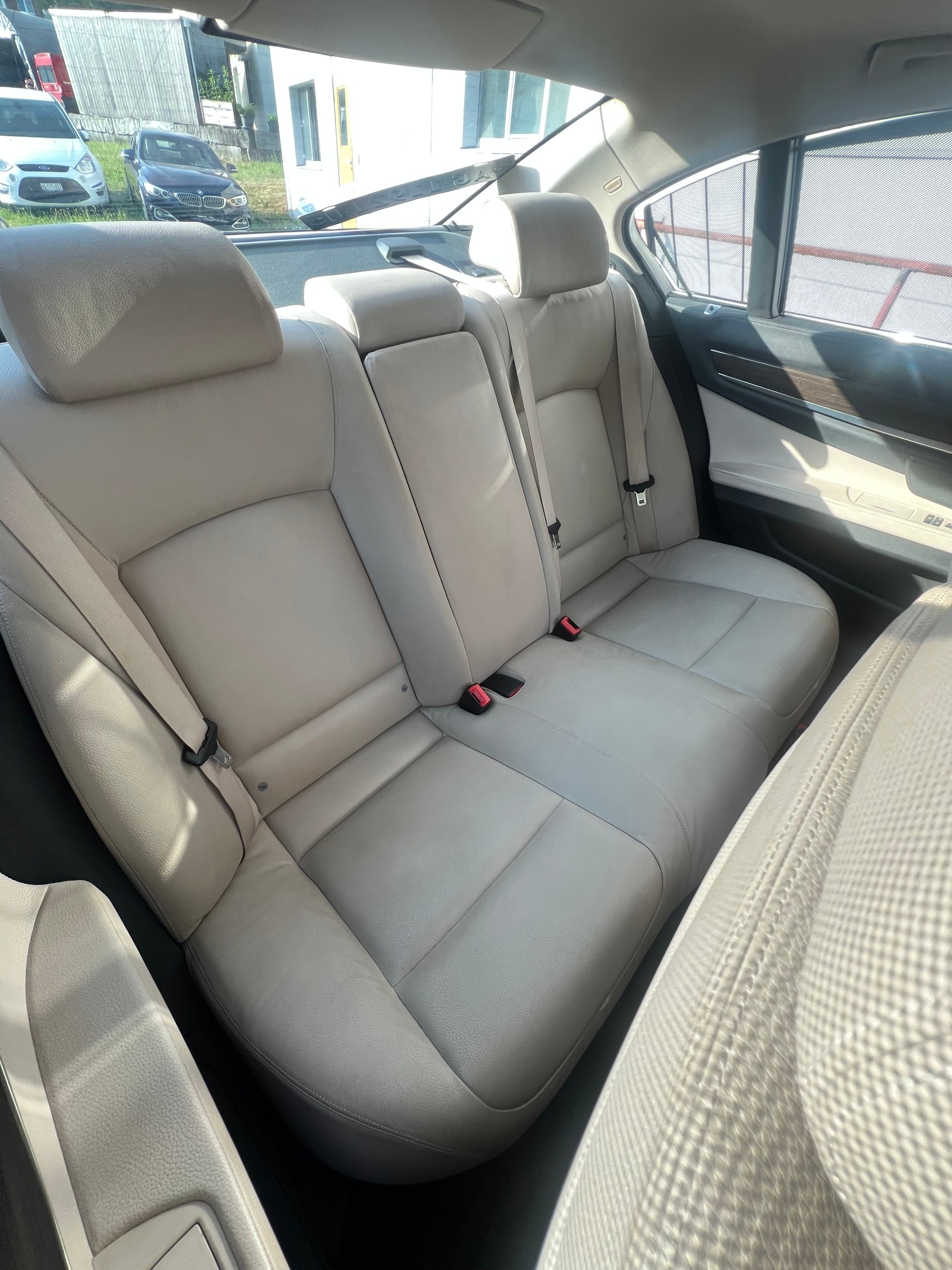BMW 750i xDrive-image-6
