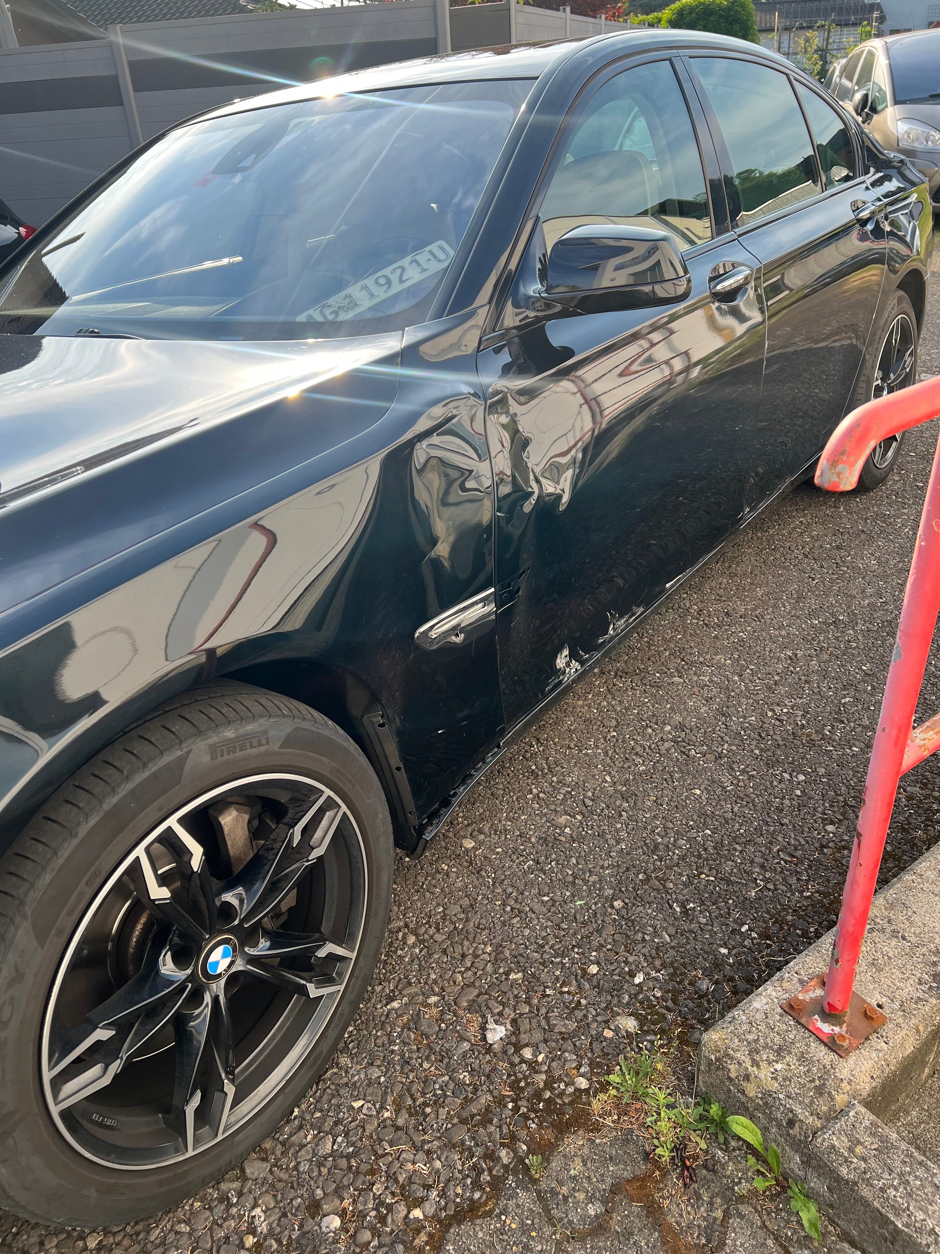 BMW 750i xDrive-image-2