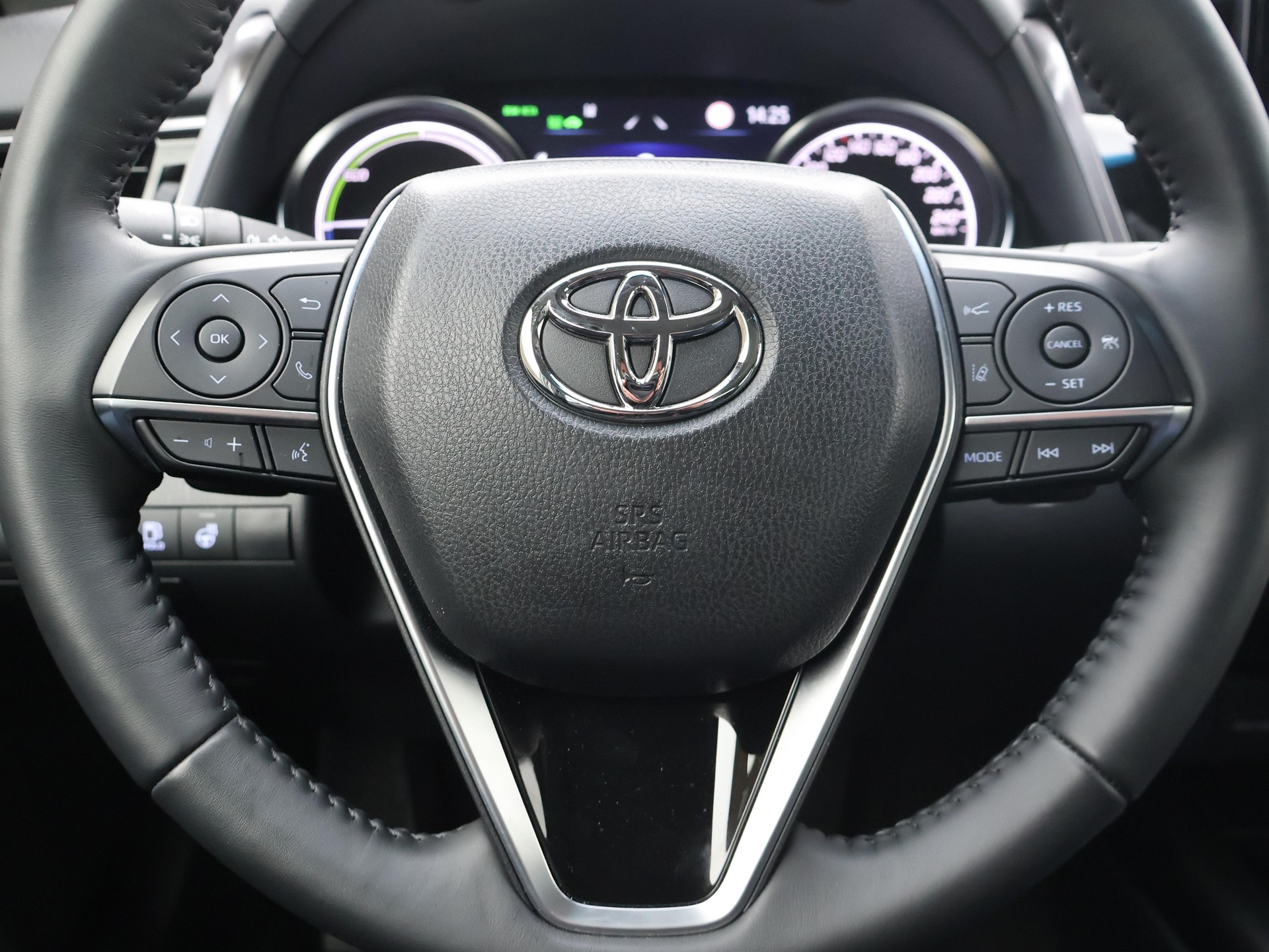 TOYOTA Camry 2.5 HSD Premium / Leasing ab. 1.99%-image-18