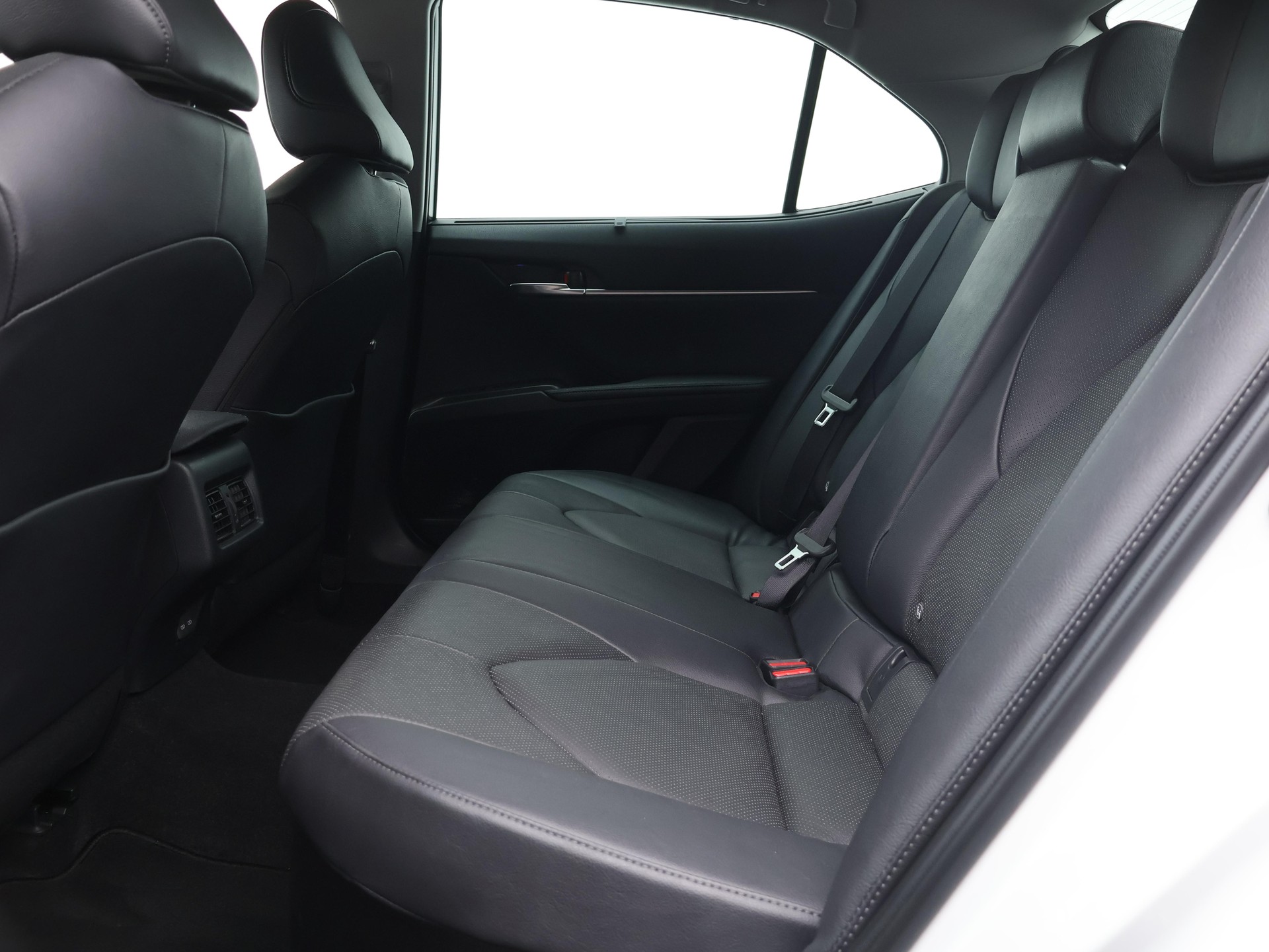 TOYOTA Camry 2.5 HSD Premium / Leasing ab. 1.99%-showroom-element-3