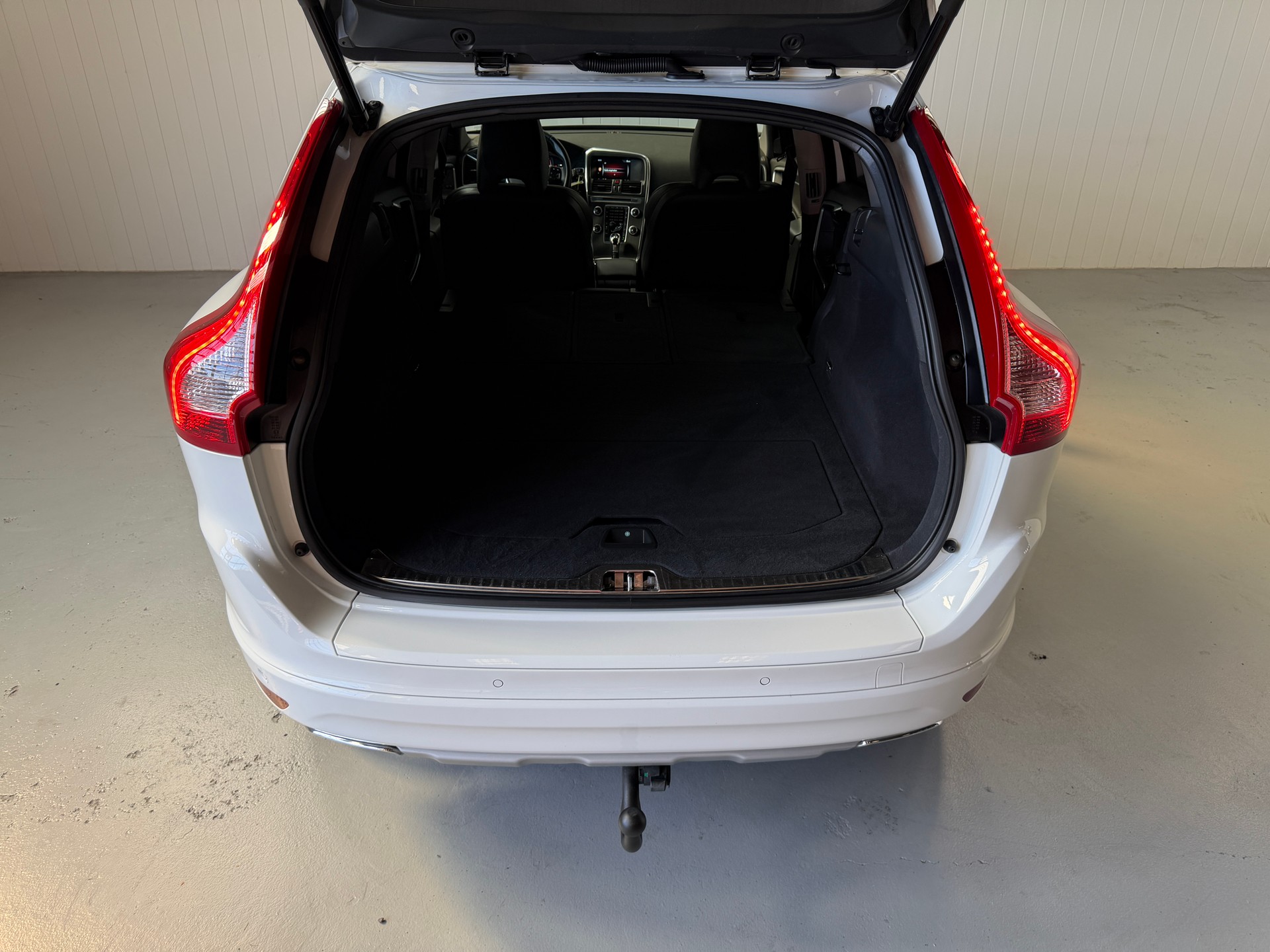 VOLVO XC60 D5 AWD Summum Geartronic-image-14