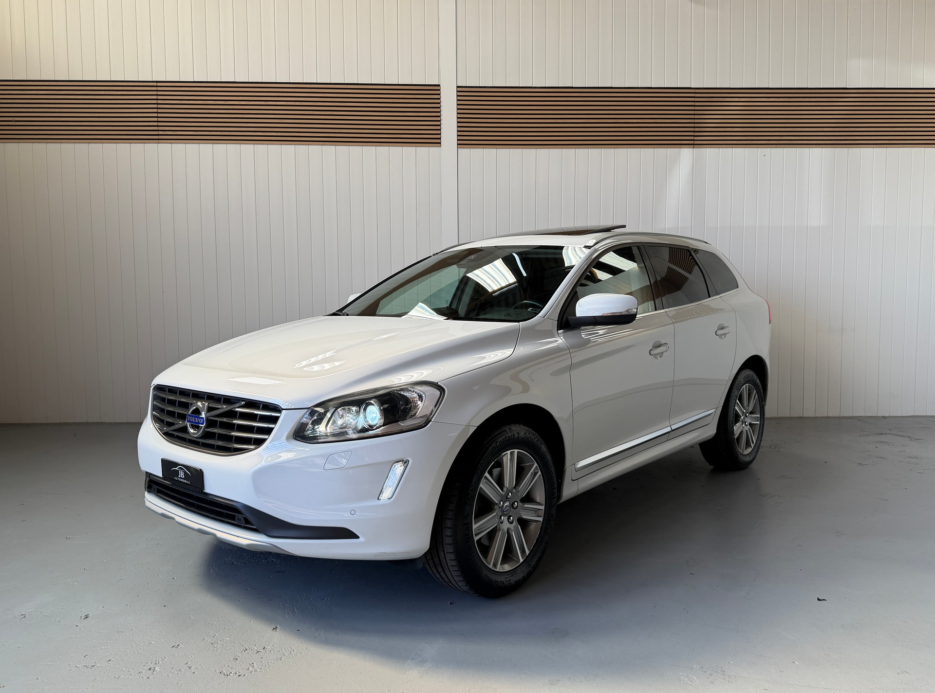 VOLVO XC60 D5 AWD Summum Geartronic-image-0