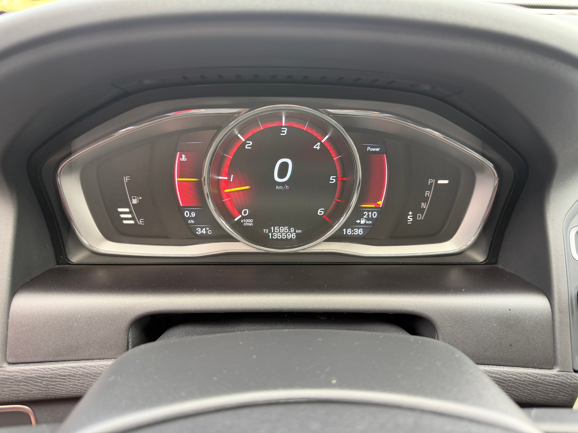 VOLVO XC60 D5 AWD Geartronic frisch ab MFK und Service-image-16
