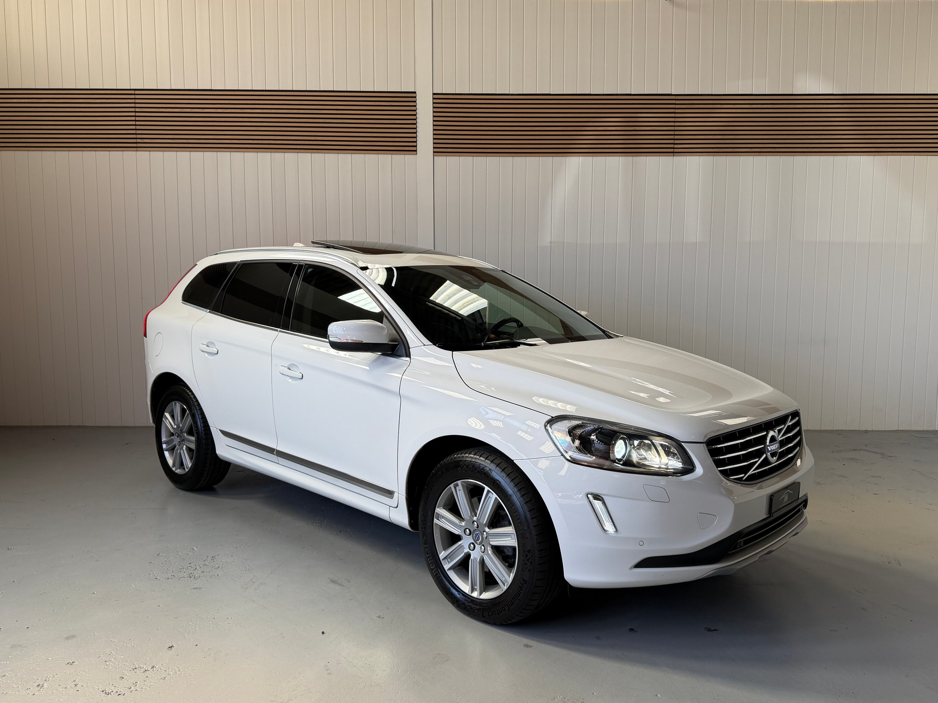 VOLVO XC60 D5 AWD Summum Geartronic-image-6