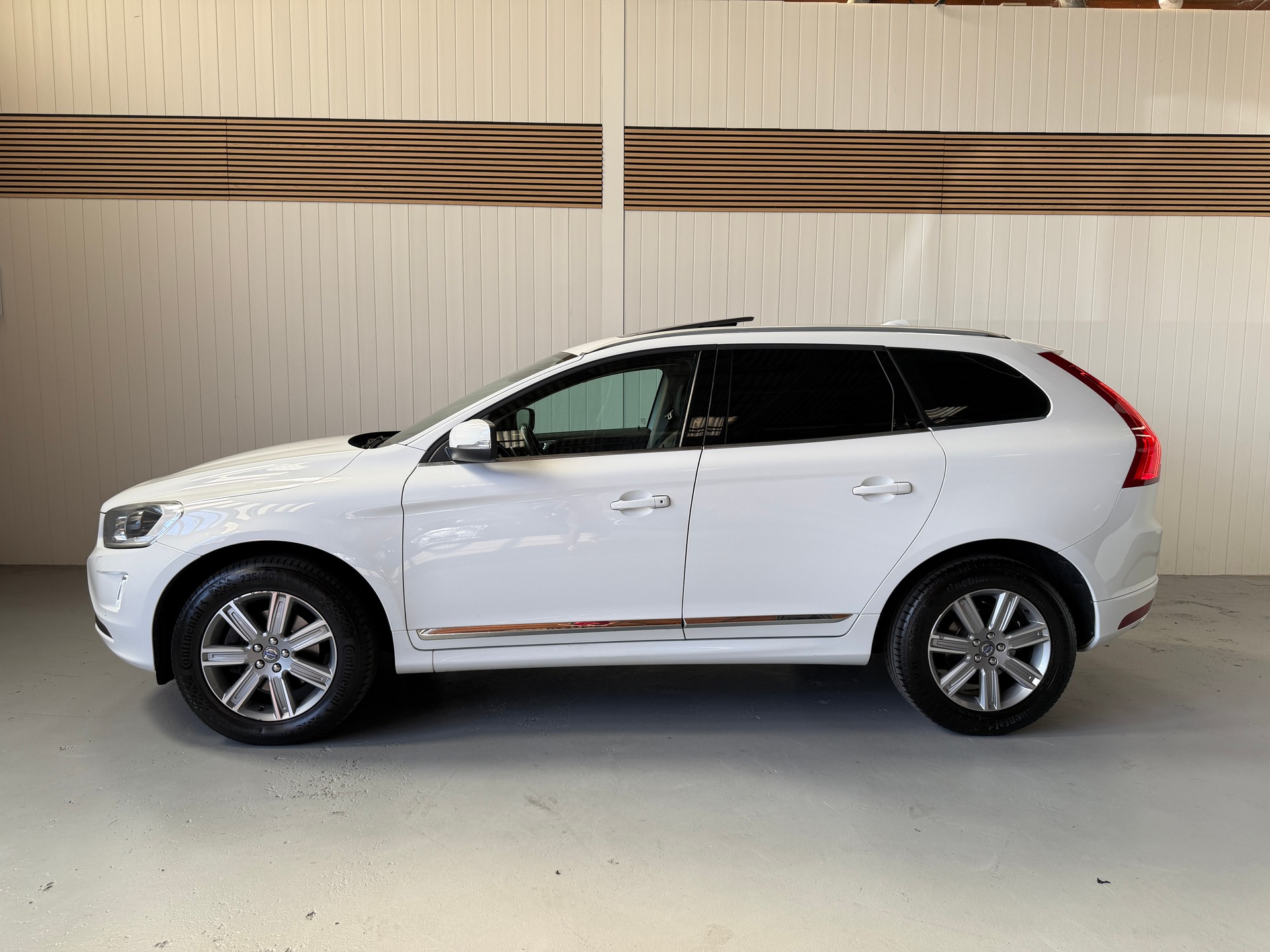 VOLVO XC60 D5 AWD Summum Geartronic-image-1
