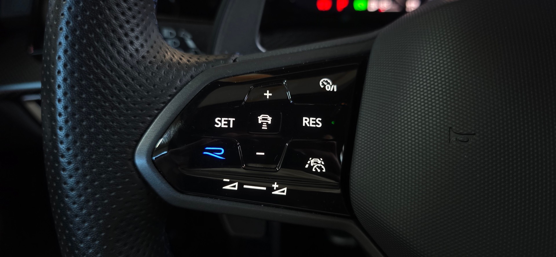 VW Golf 2.0 TSI R DSG 4Motion R Performance 20 Years Edt. *Sitzkühlung&Heizung*Lenkradheizung*ACC&LaneAssist*Rückfahrkamera*-image-15