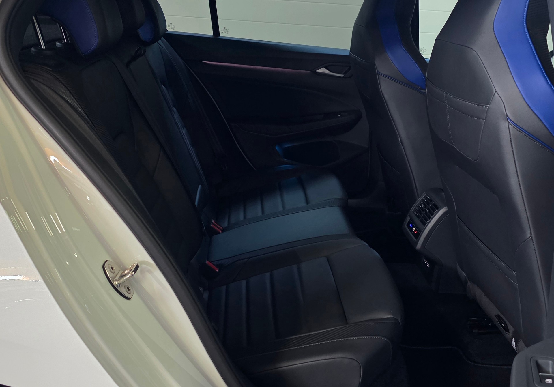 VW Golf 2.0 TSI R DSG 4Motion R Performance 20 Years Edt. *Sitzkühlung&Heizung*Lenkradheizung*ACC&LaneAssist*Rückfahrkamera*-image-27