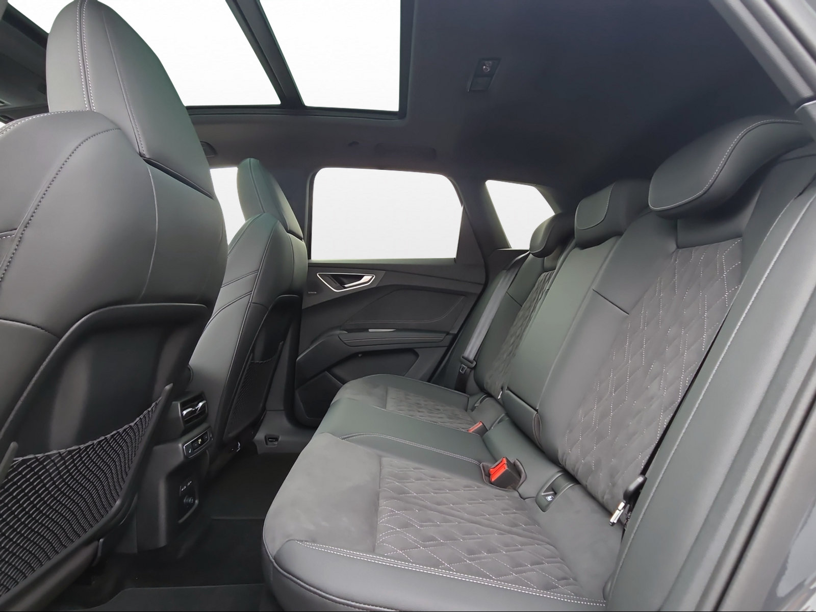 AUDI Q4 e-tron SUV quattro performance-image-10
