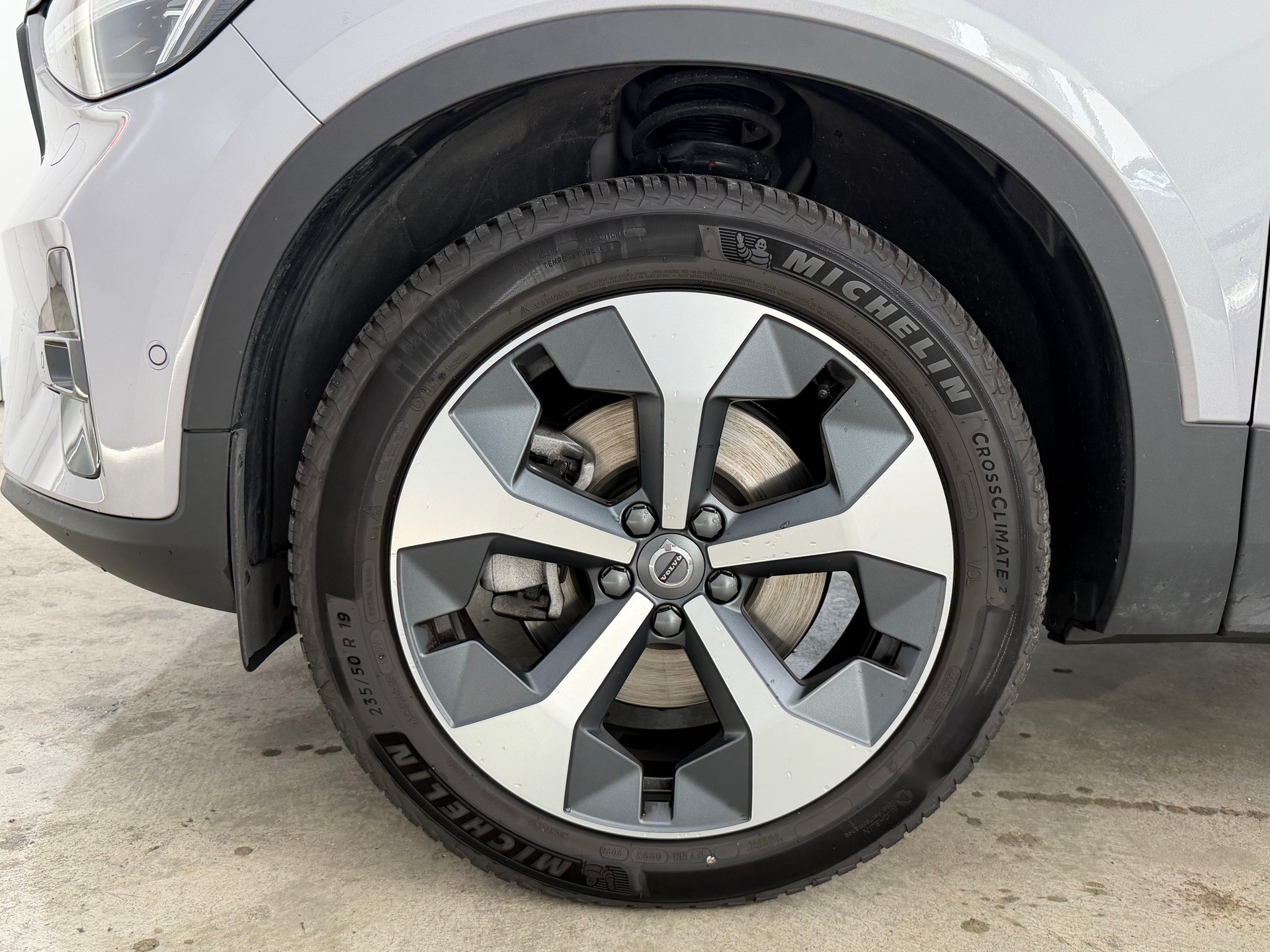 VOLVO XC40 2.0 B3 MH Plus Dark-image-11