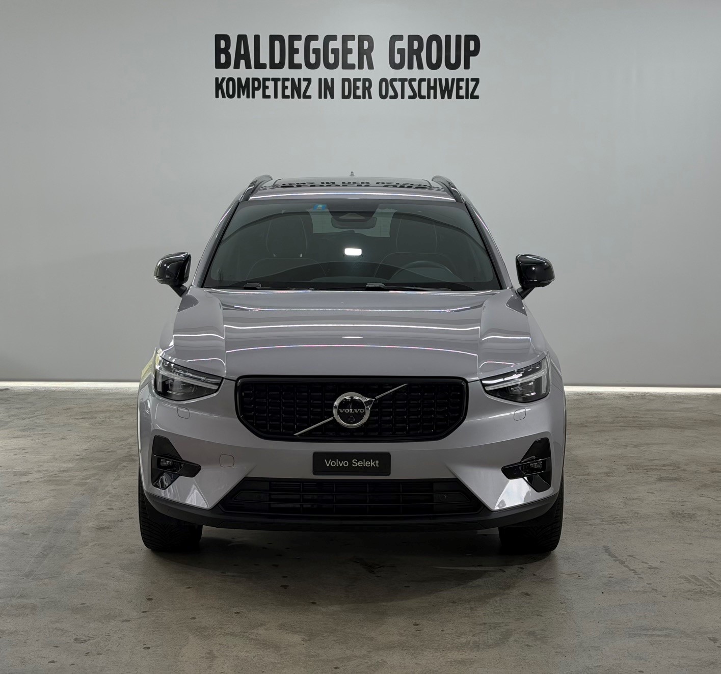 VOLVO XC40 2.0 B3 MH Plus Dark-image-7