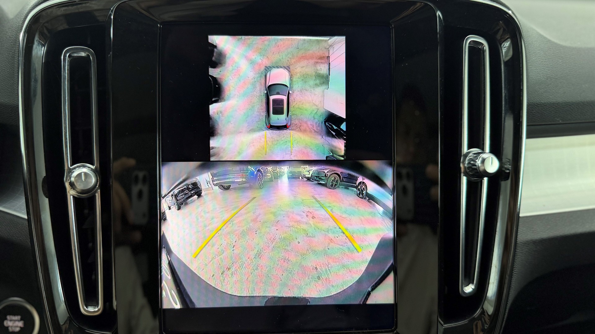 VOLVO XC40 2.0 B3 MH Plus Dark-image-10