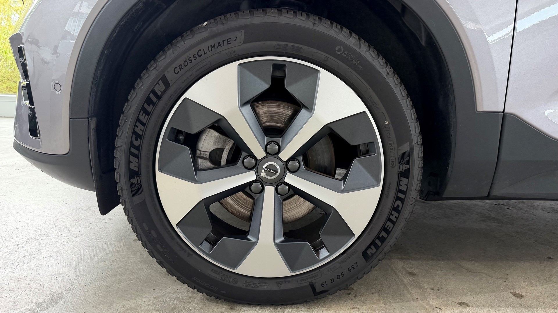 VOLVO XC40 2.0 B3 MH Plus Dark-image-8