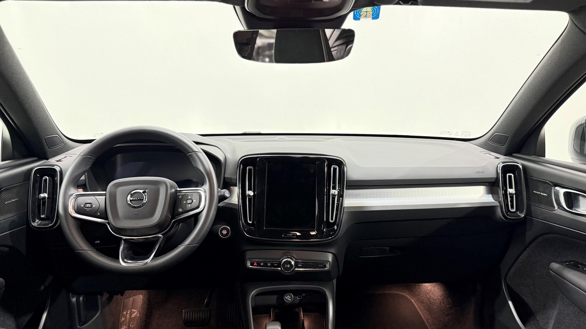 VOLVO XC40 2.0 B3 MH Plus Dark-image-5